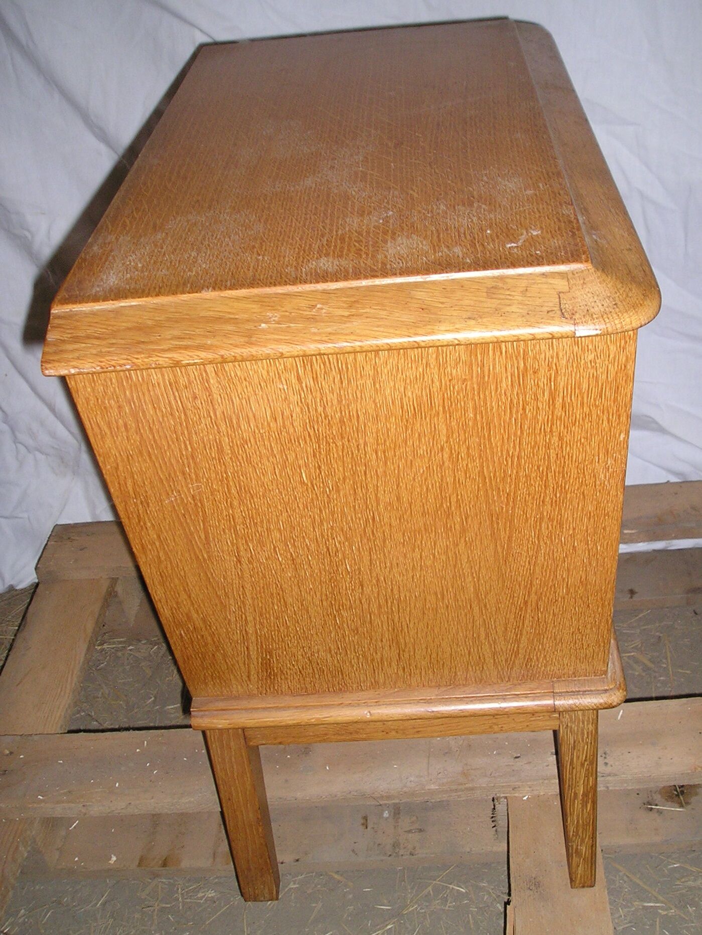 Bedside with 1 drawer and compass feet