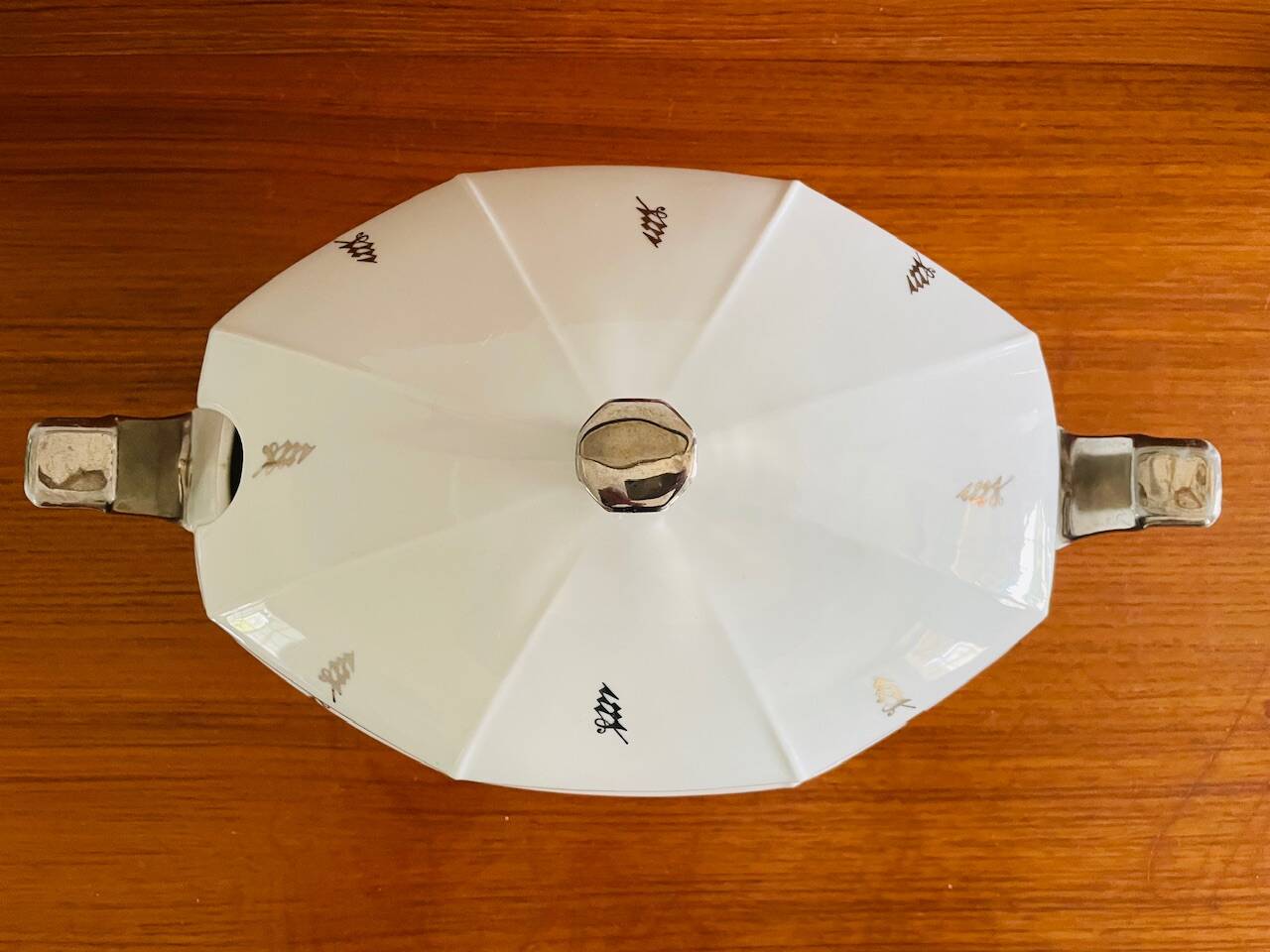 Art Deco soup tureen by Victoria China Czechoslovakia, 1920s