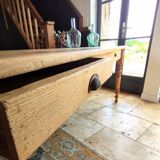 Table de drapier en chêne massif doré 230x73cm deux tiroirs