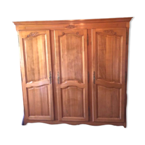 Armoire en merisier massif