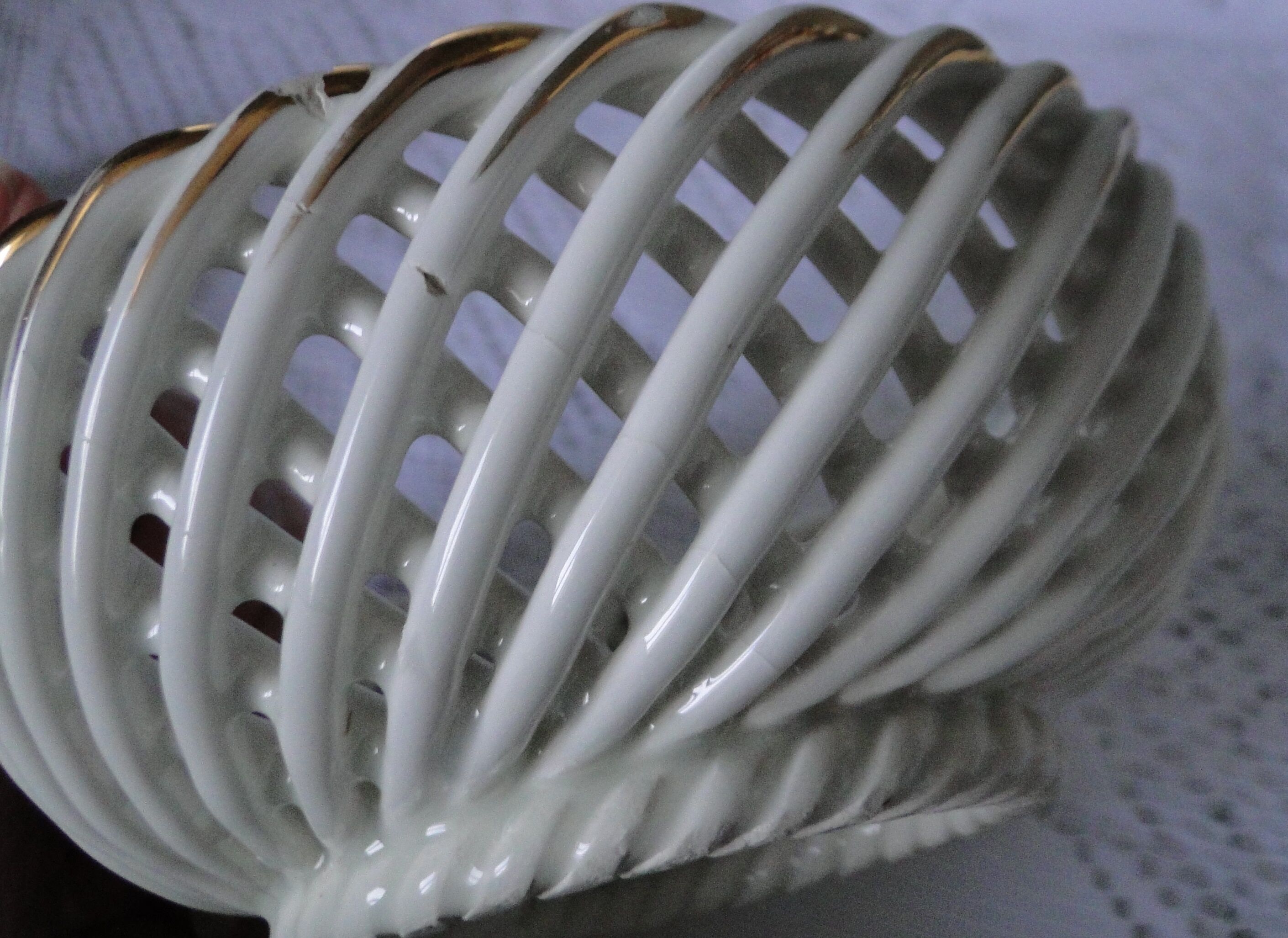 round white ceramic box braided openwork flowers slurry