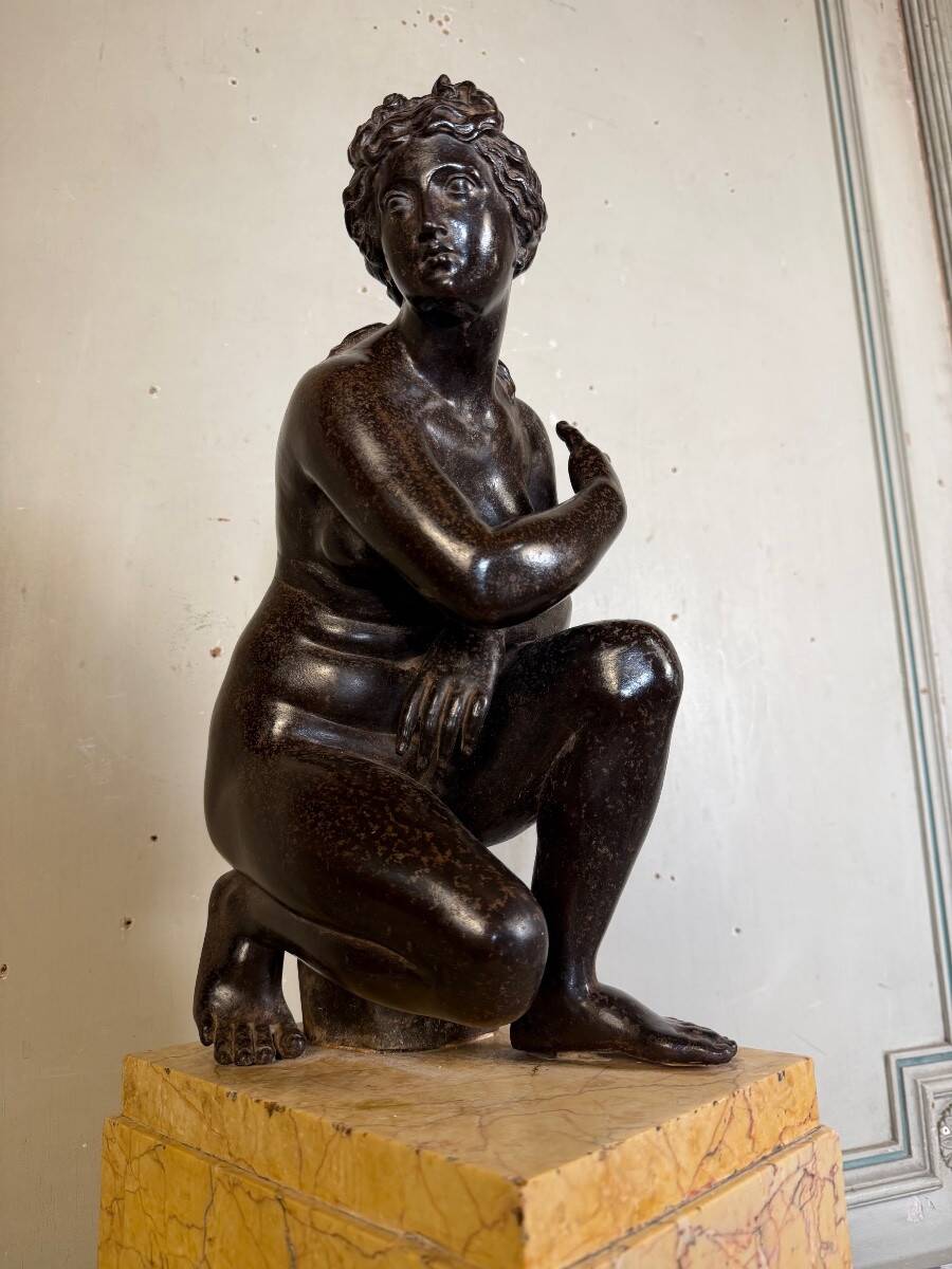 Vénus accroupie, fonte d’après la sculpture de Doidalsas de Bithynie, XIXème siècle