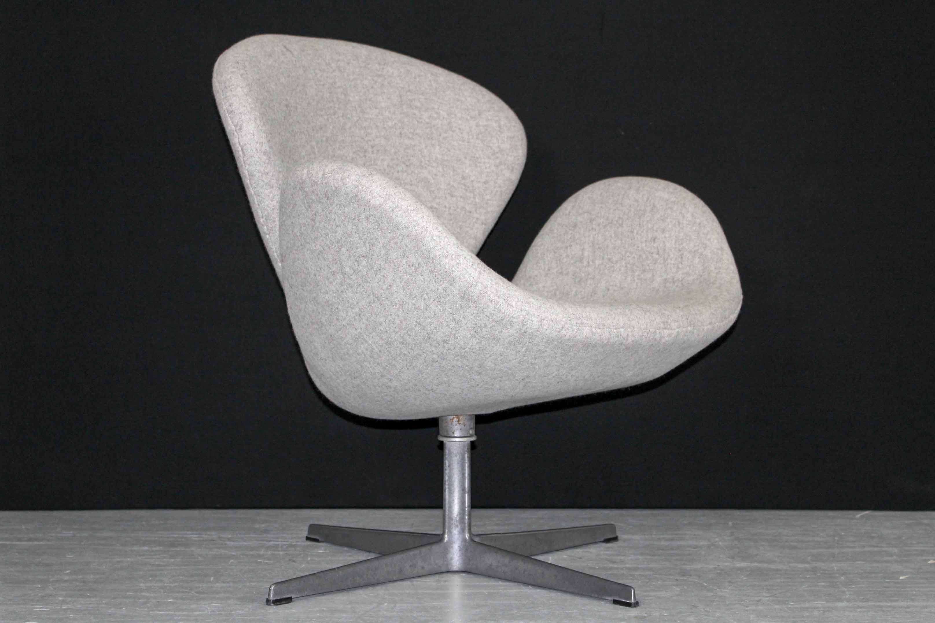Svanen or Swan Chair by Arne Jacobsen for Fritz Hansen, 1960s