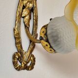 Ancienne applique murale en laiton doré  et tulipe en verre
