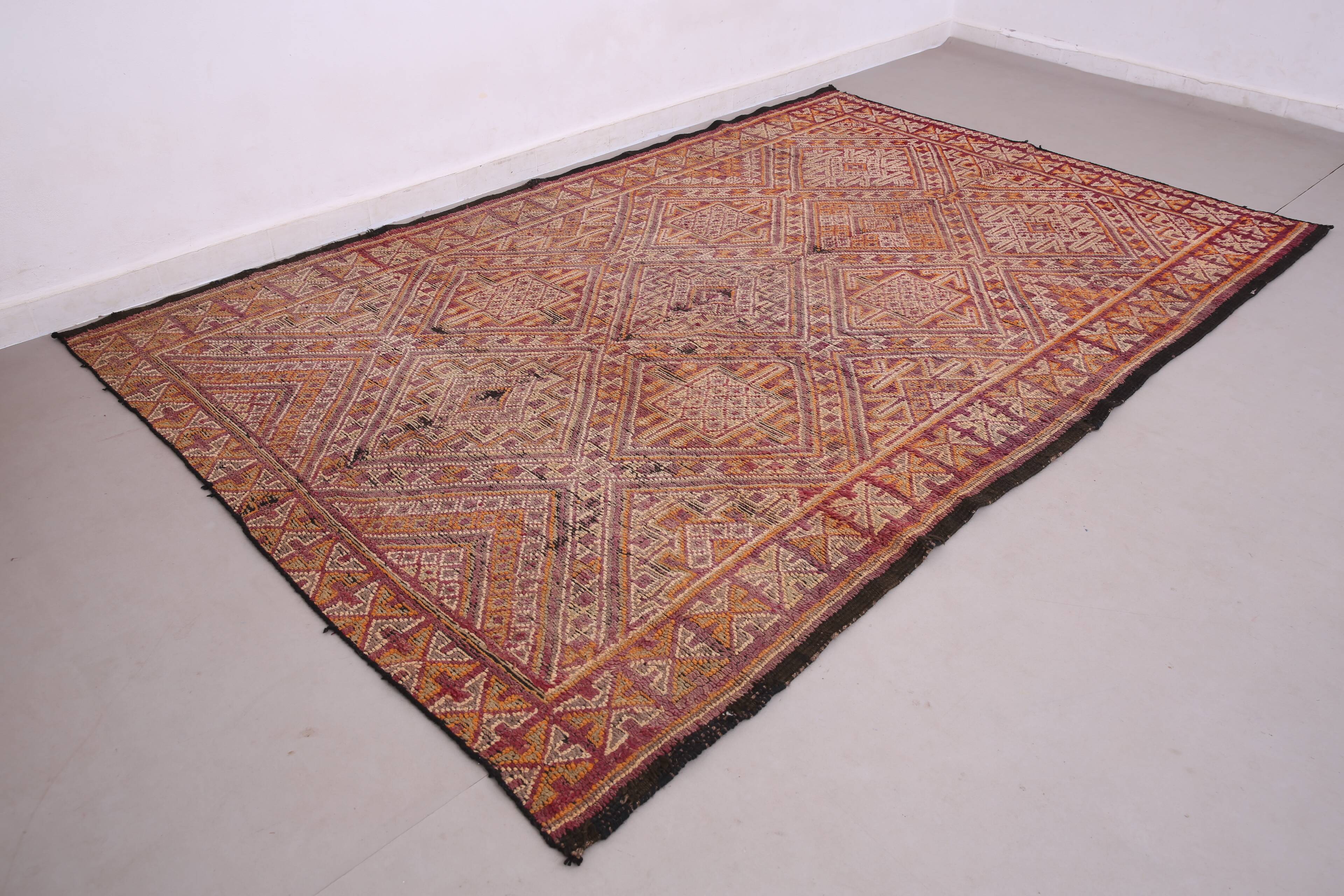 Vintage Beni Mguild Rug 208 x 315 cm - Berber Wool Rug - Moroccan Rug