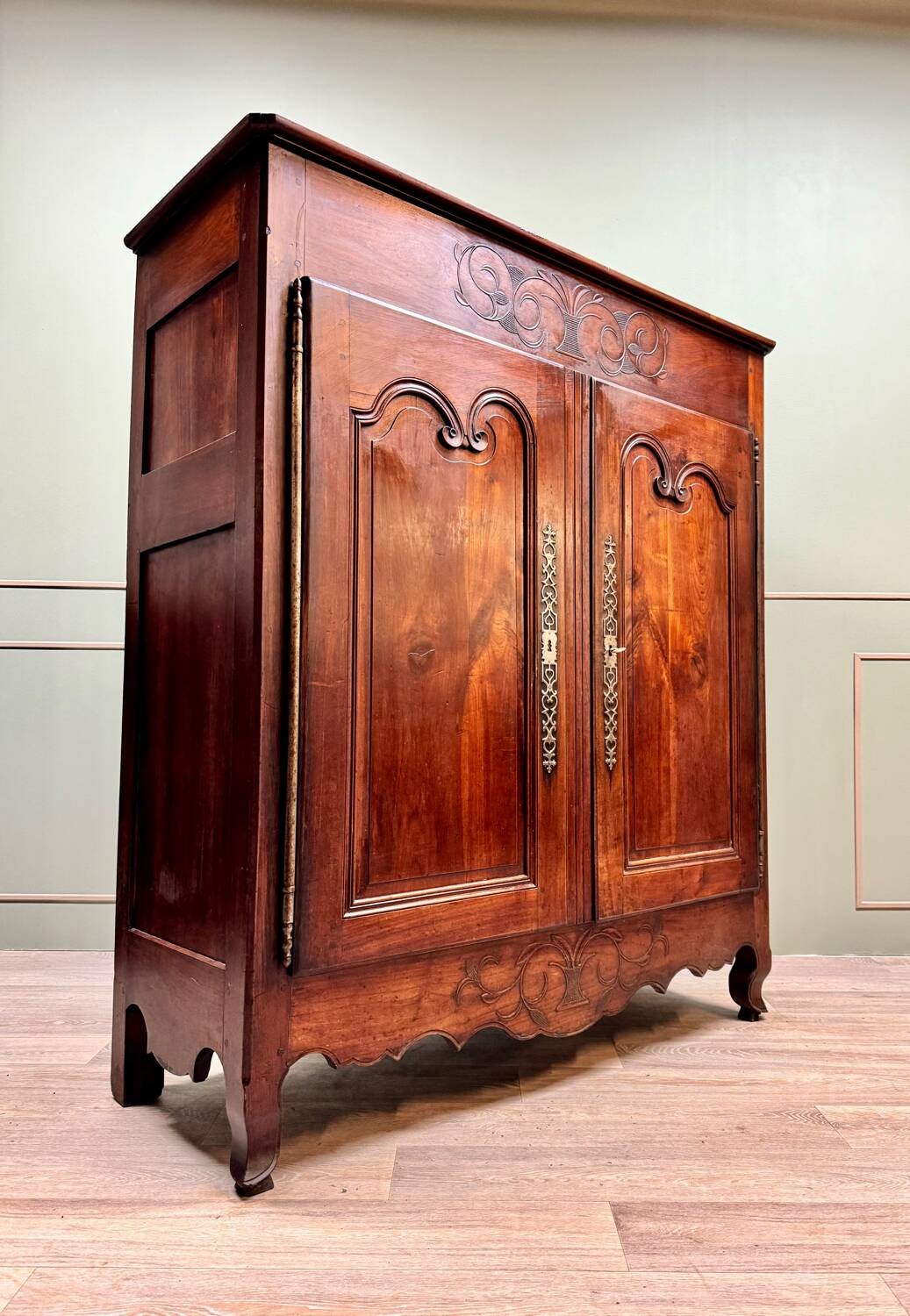 Three Quarter Wardrobe In Walnut Louis XV Style XIX Eme Century
