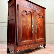 Armoire trois quarts en noyer de style Louis XV, XIXème siècle