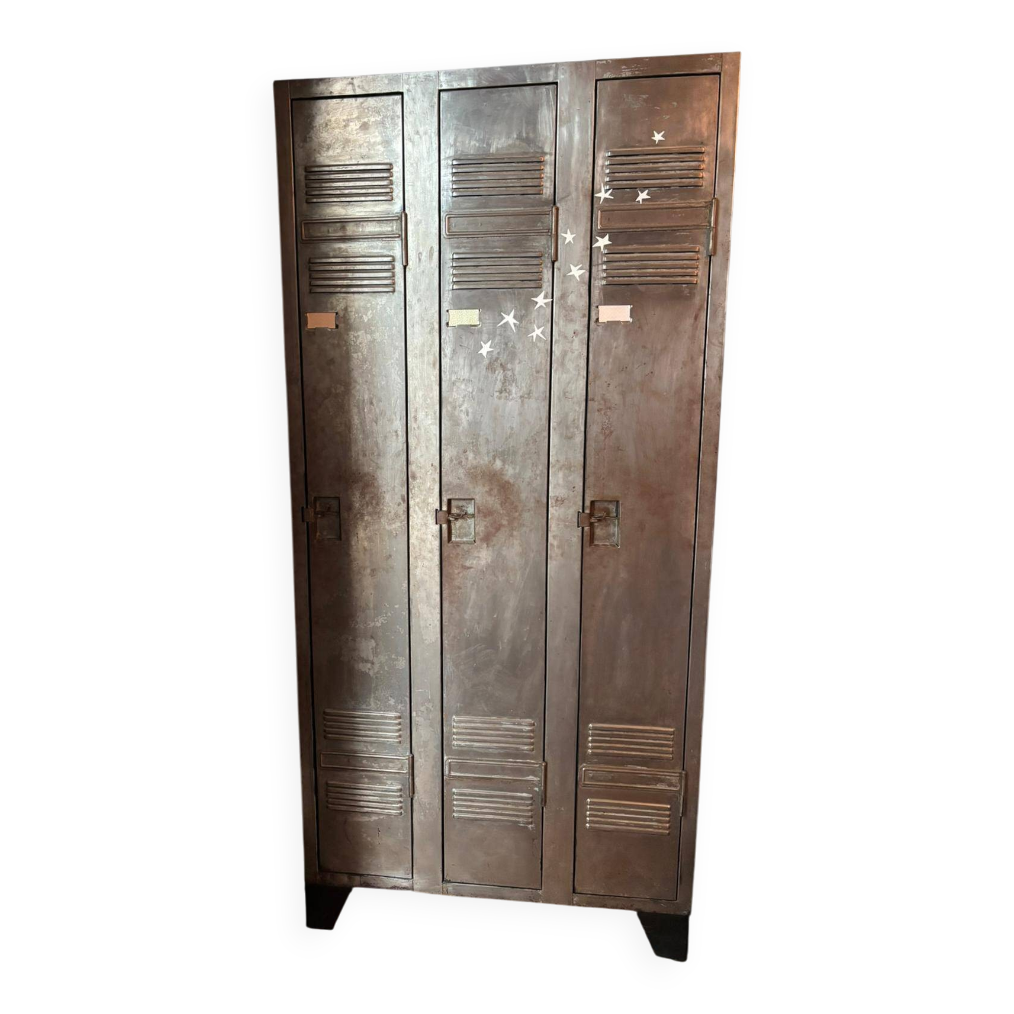 Metal locker room