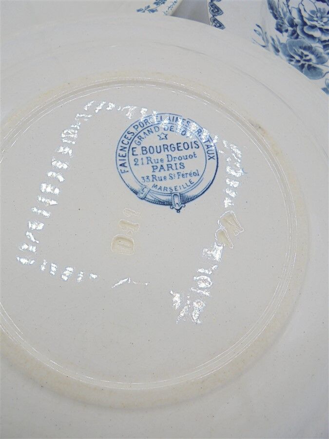 Series of 6 soup plates