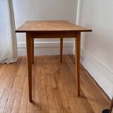 Desk with tapered legs