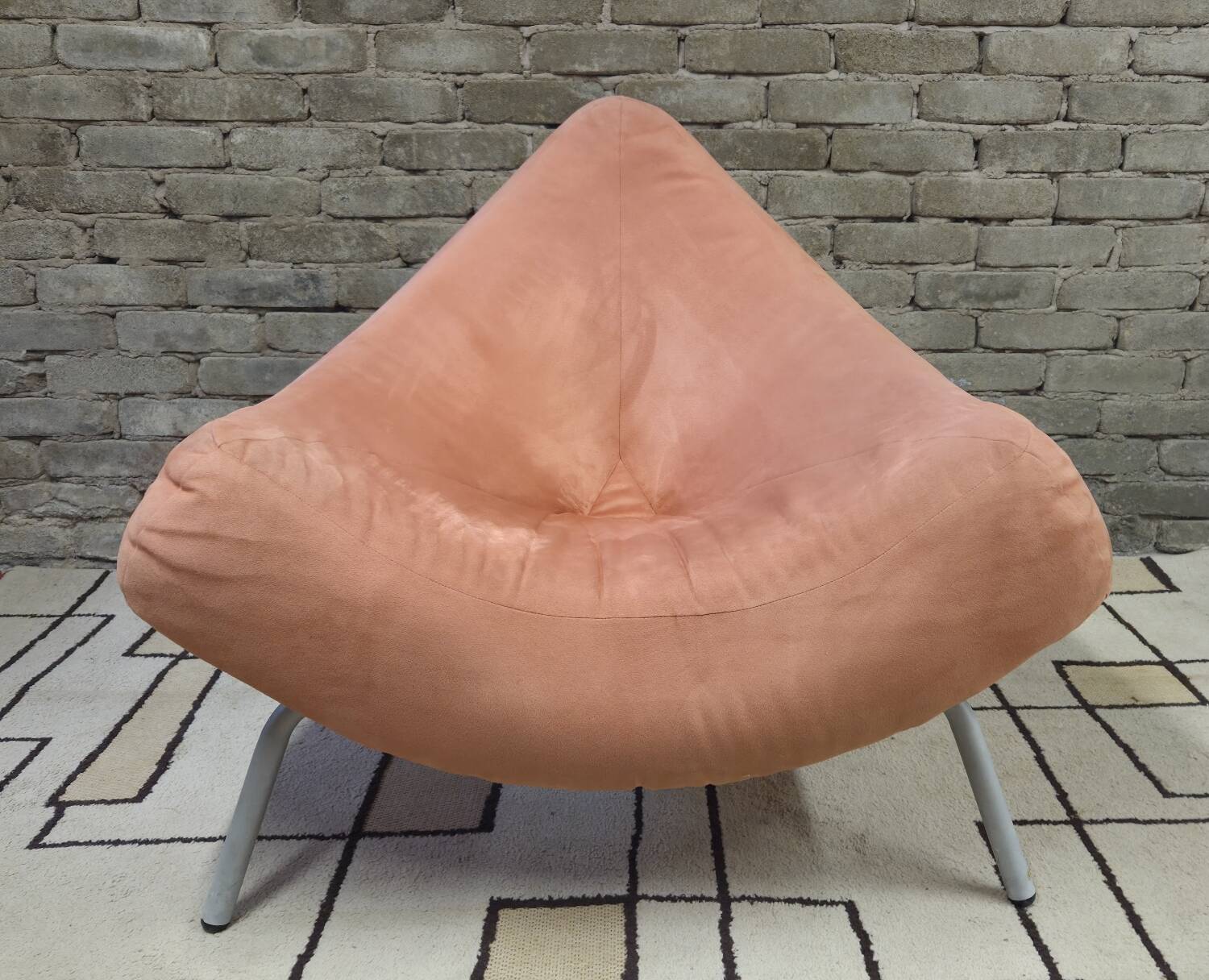 Fauteuil triangle vintage "Escapade " design cocon années 70'.