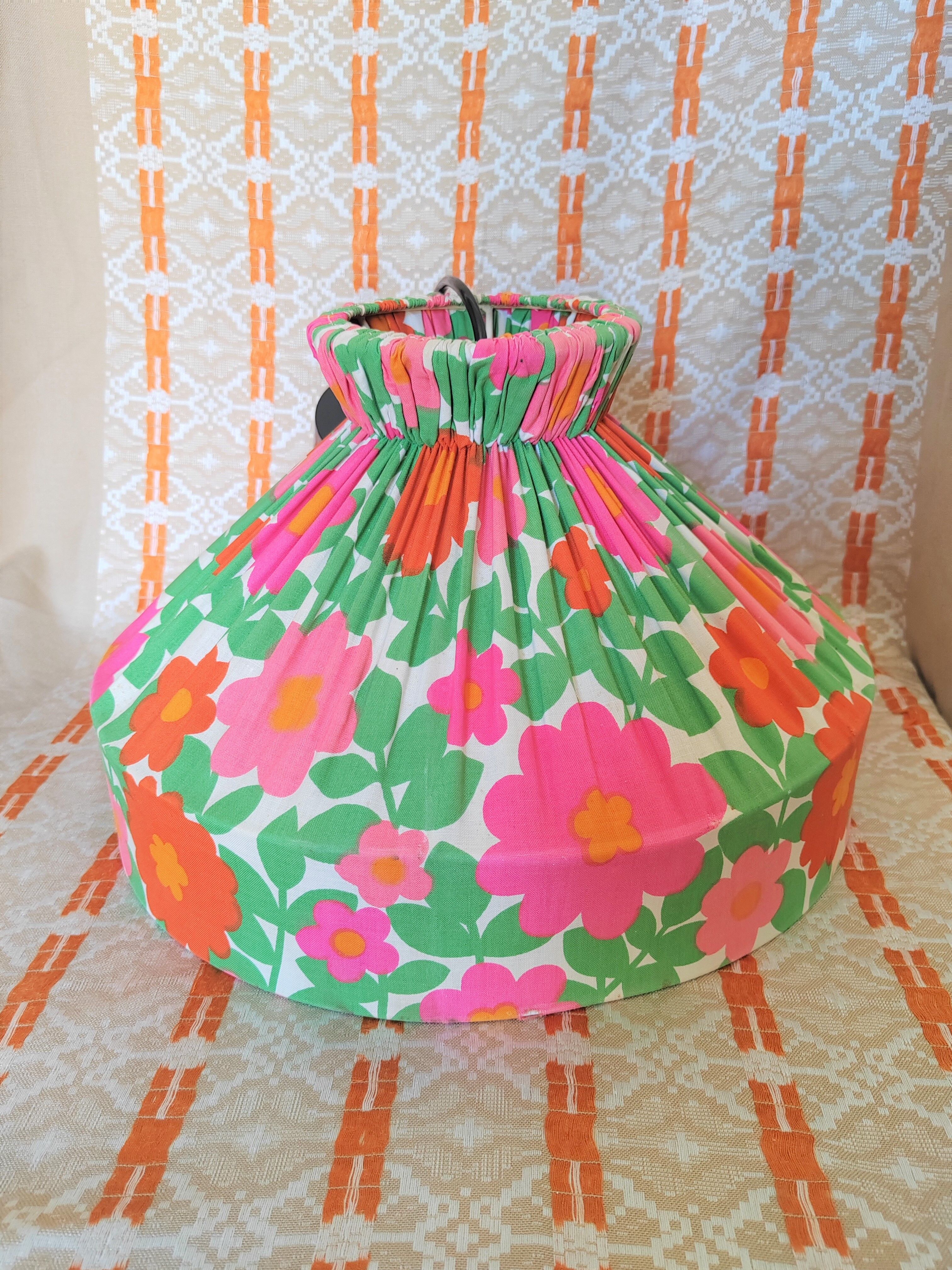 Suspension "kitch" in floral fabric