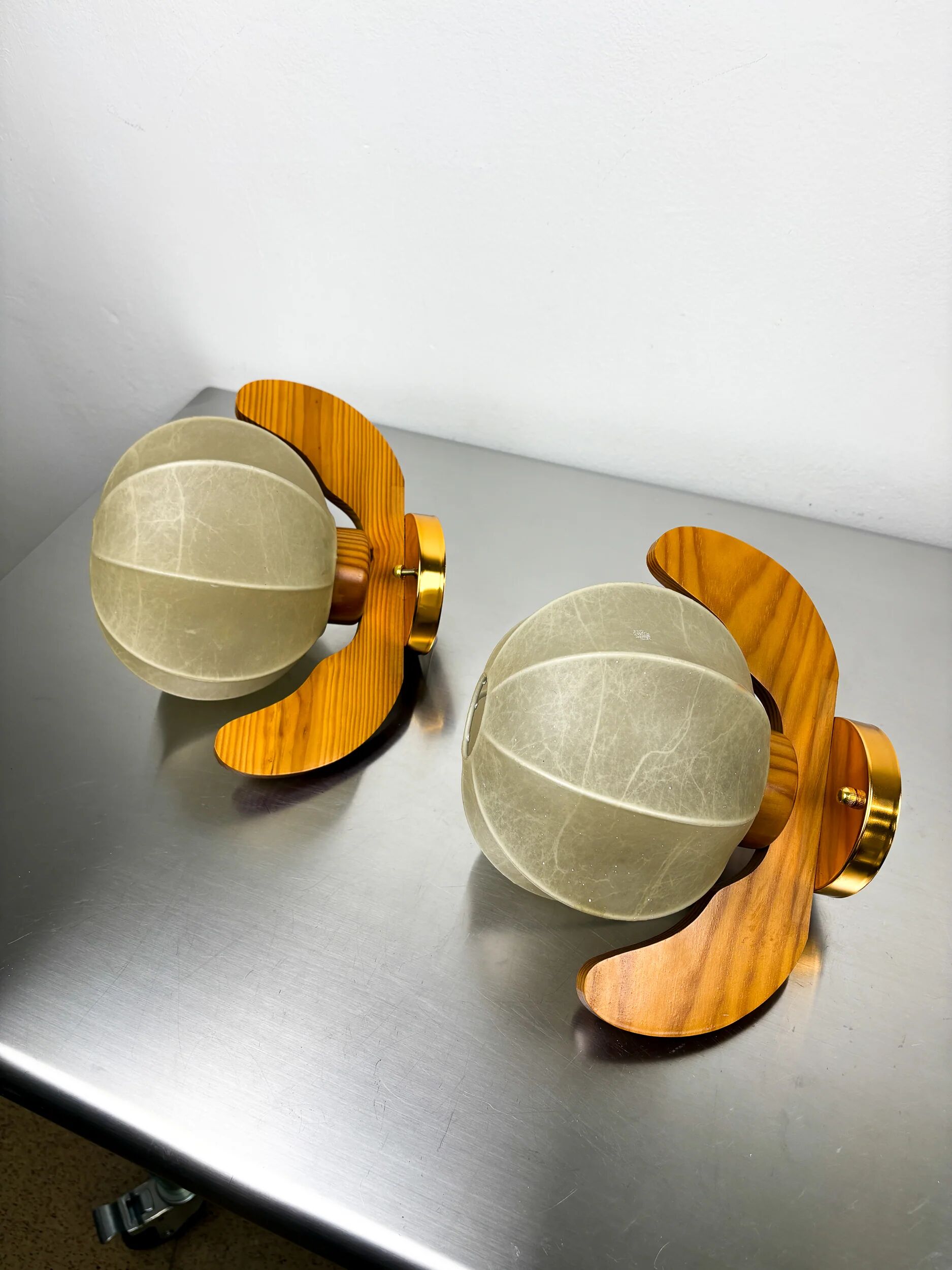 Pair of Italian "Cocoon" wall lights, resin and pine wood, circa 1970