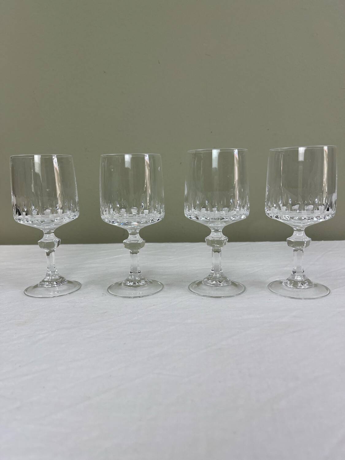4 crystal glasses