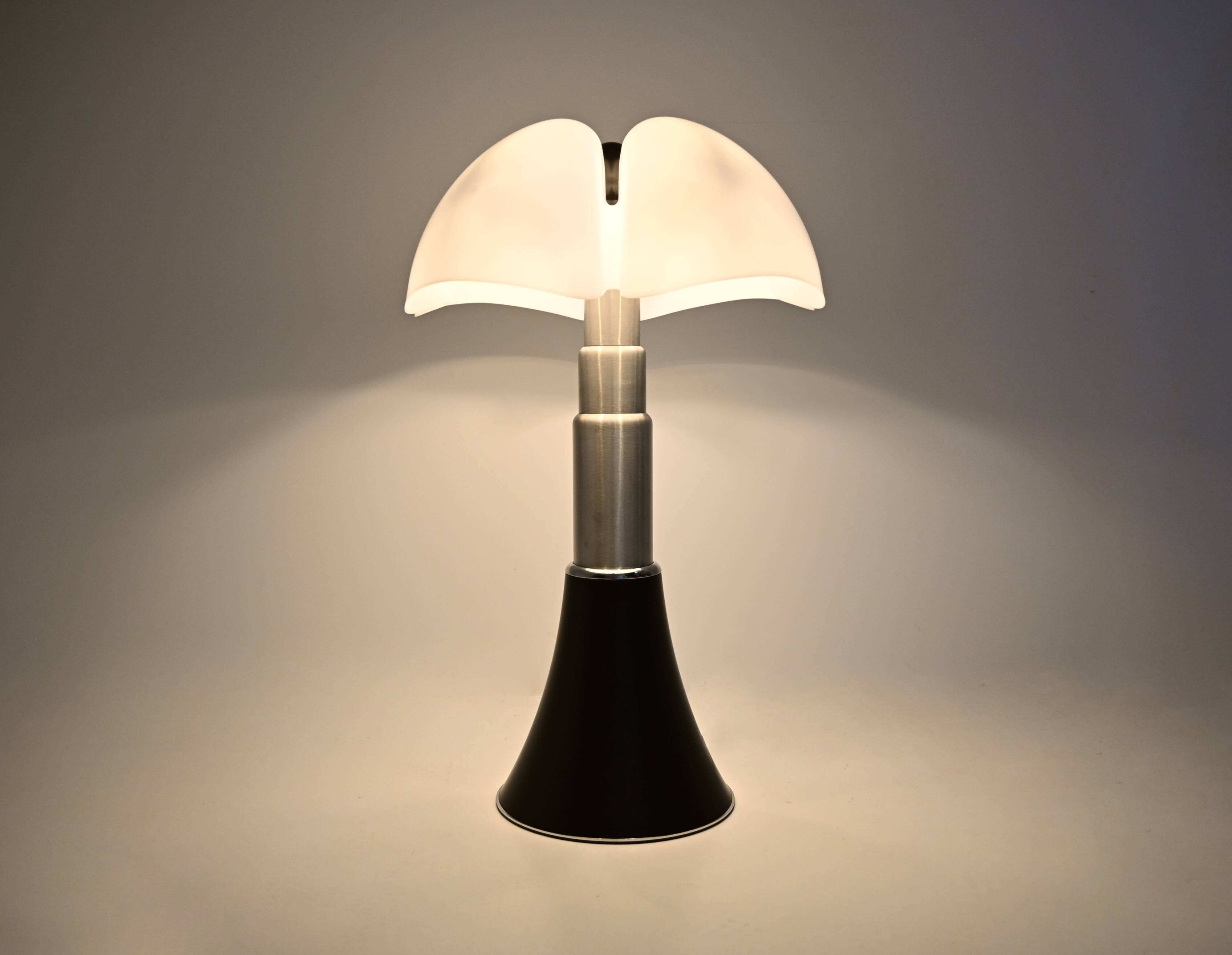 Black "Pipistrello" table lamp by Gae Aulenti for Martinelli.
