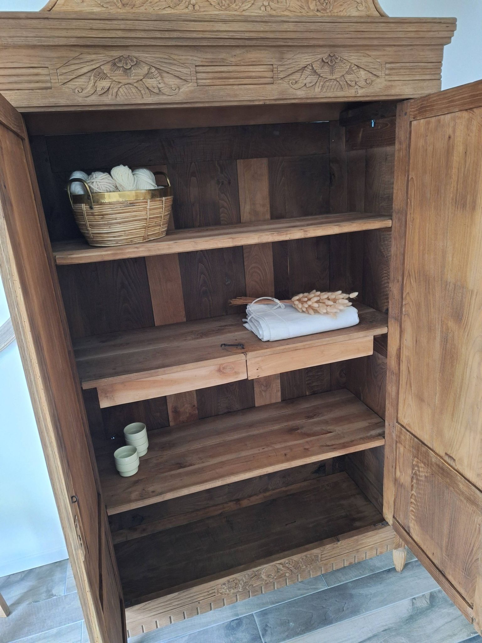 Wardrobe, oak linen cupboard from 1920.