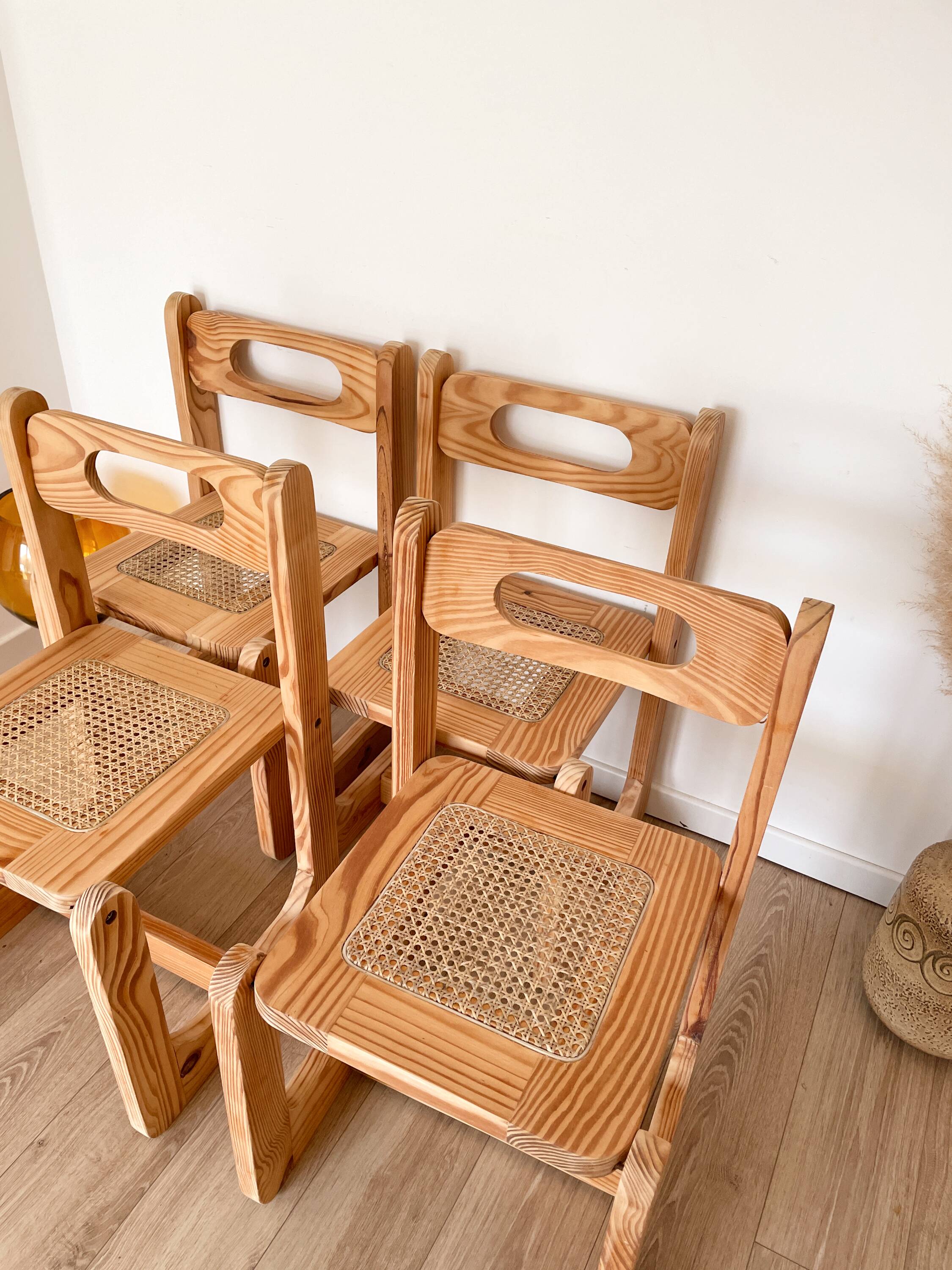 Ensemble de 4 chaises en bois et cannage - années 1960-70