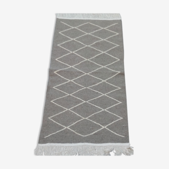 Tapis descente de lit gris et blanc 73x139cm