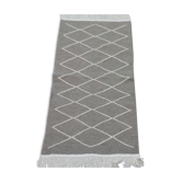 Grey and white bed downing carpet 73x139cm