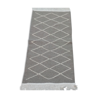 Tapis descente de lit gris et blanc 73x139cm