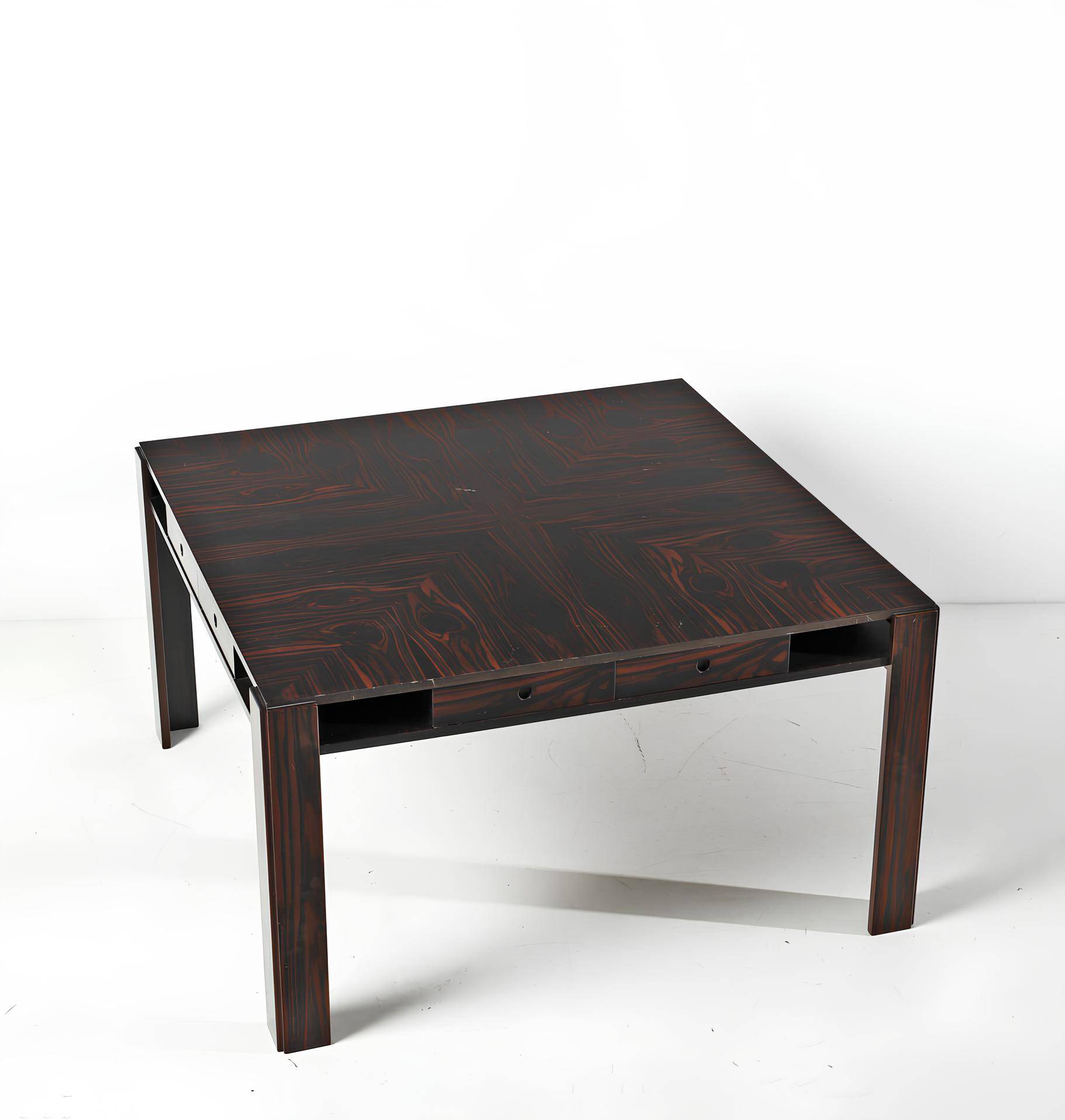 Table attribuée à Gianfranco Frattini en ébène Massacar Italie 1970