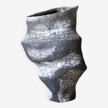 Vase sculptural en raku