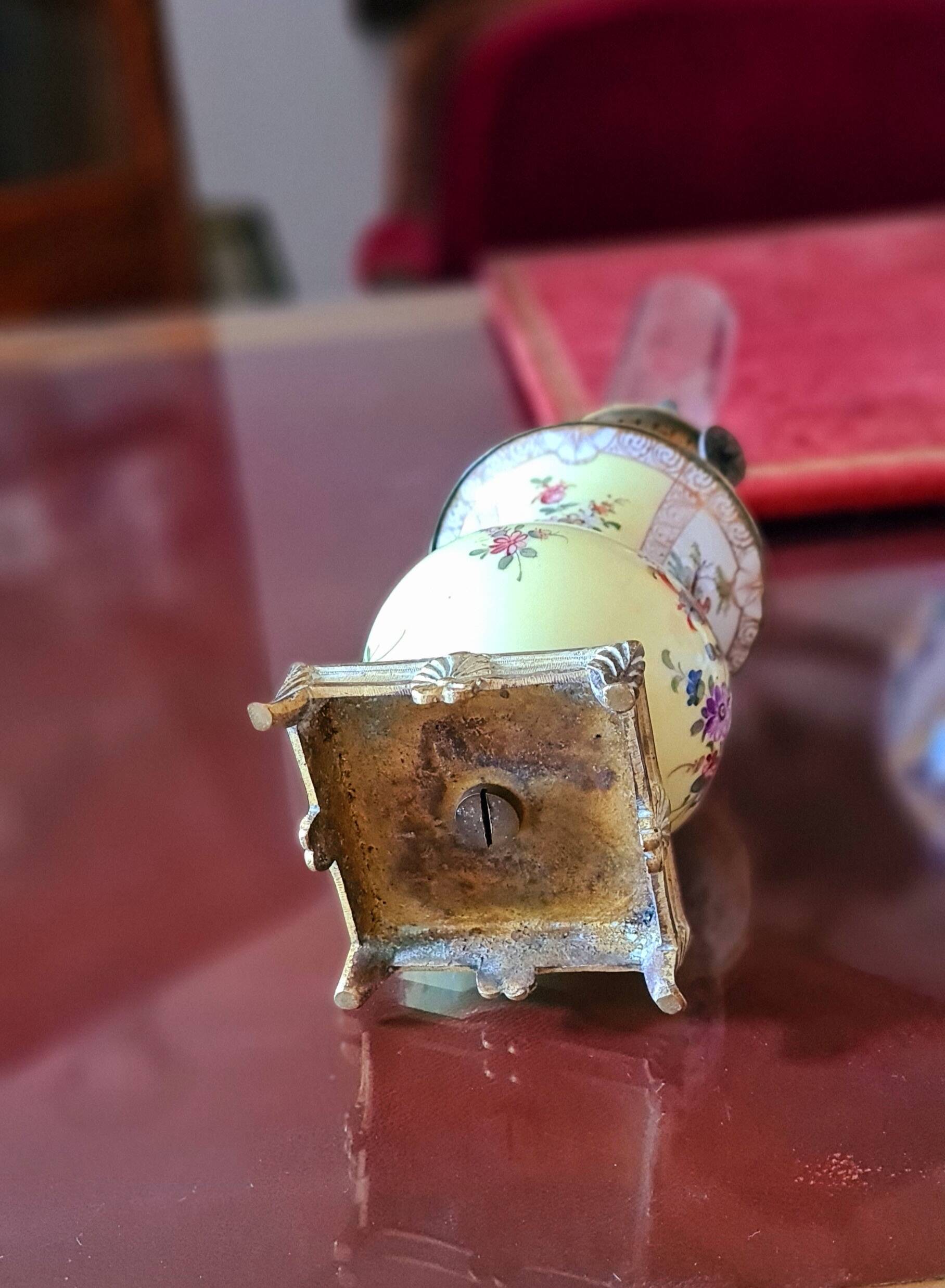 Porcelain and copper oil lamp