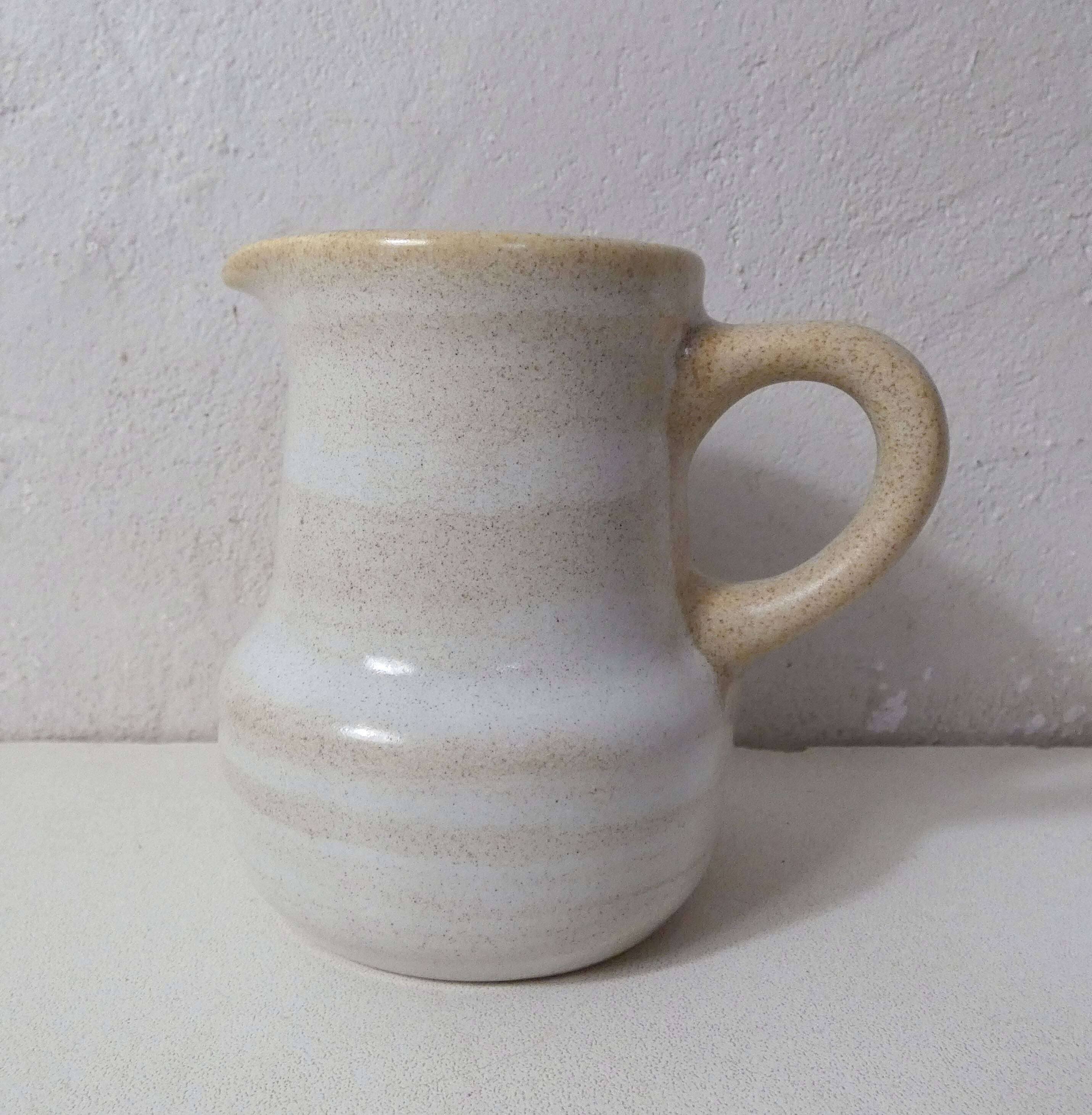 8 tasses en grès vintage