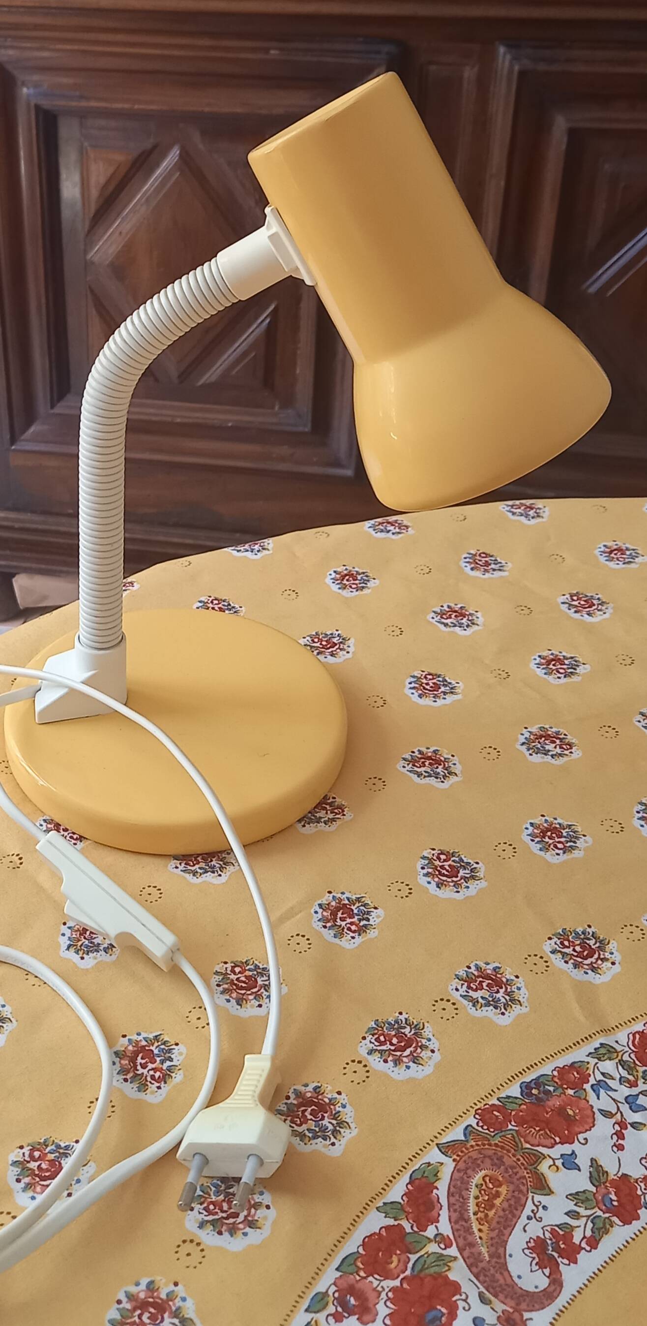 Lamp with articulated arm