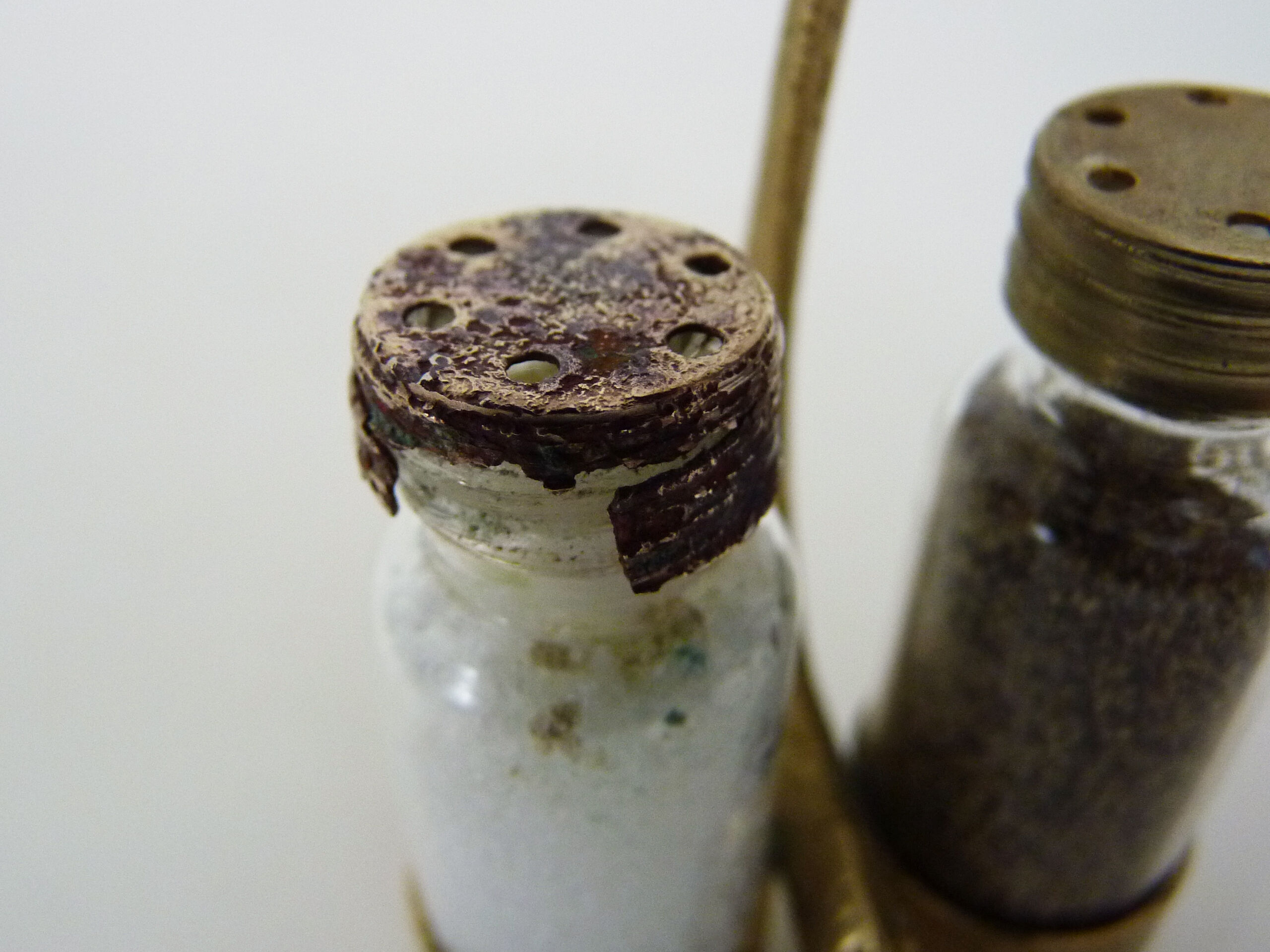 Salt and pepper maker support giraffe year 40 50