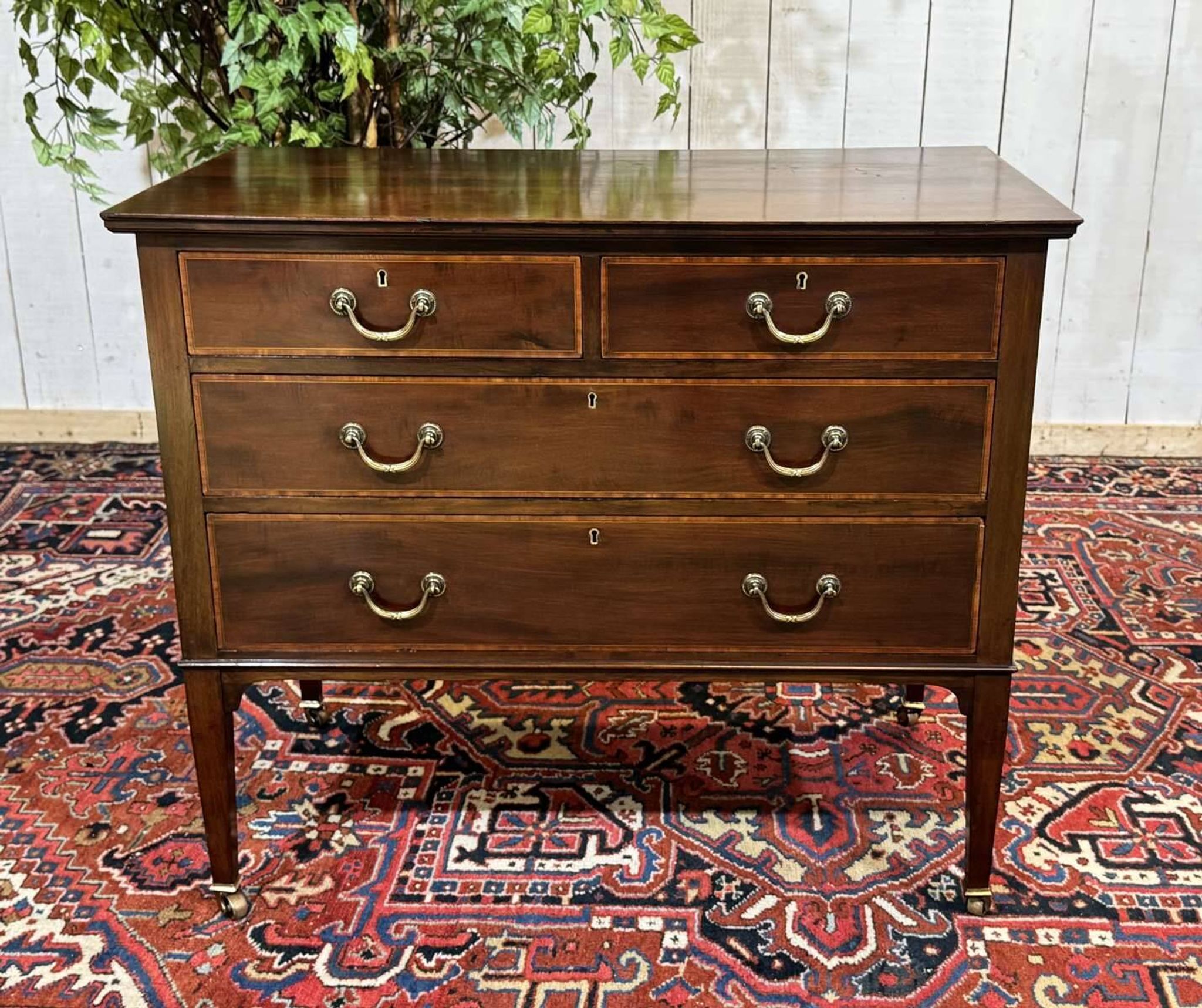 Commode anglaise en acajou et chêne, début XXème