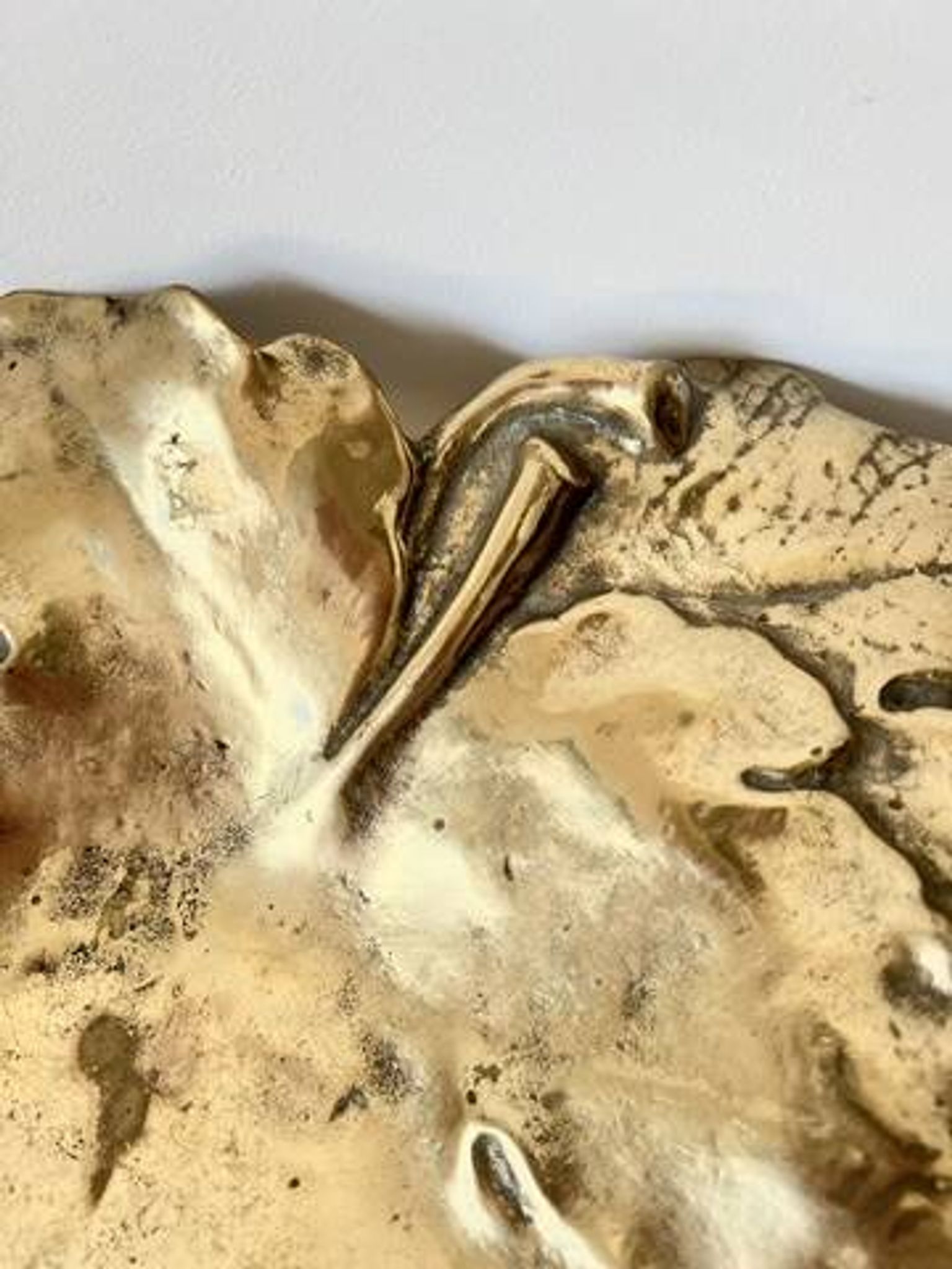 Plat décoratif en forme de feuille – Bronze doré – Début XXᵉ siècle