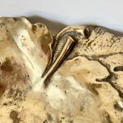 Plat décoratif en forme de feuille – Bronze doré – Début XXᵉ siècle
