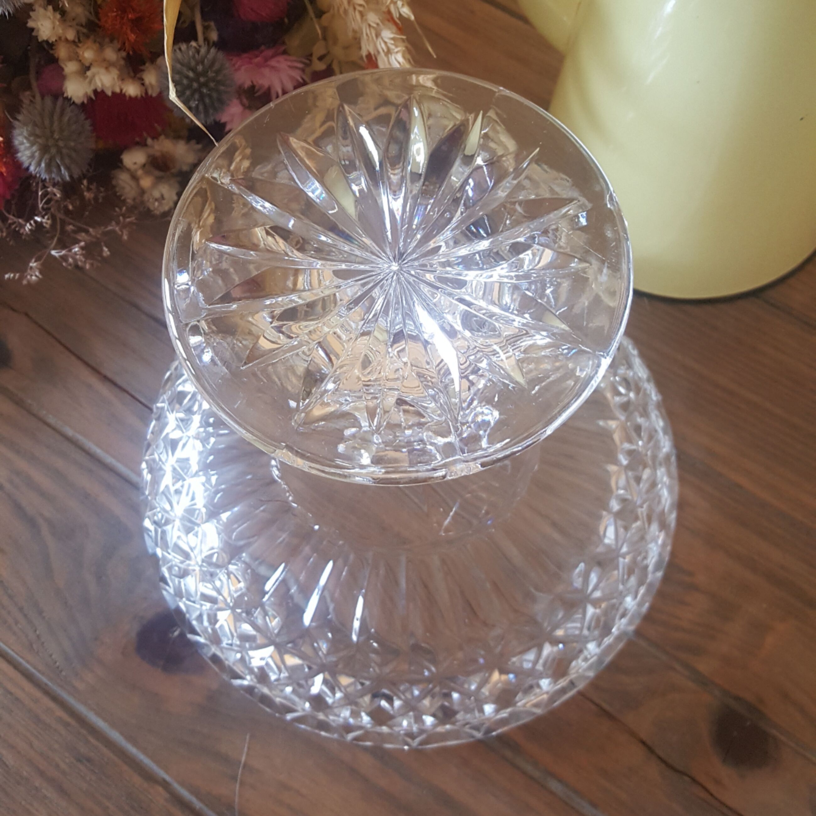 Chiseled glass compotier