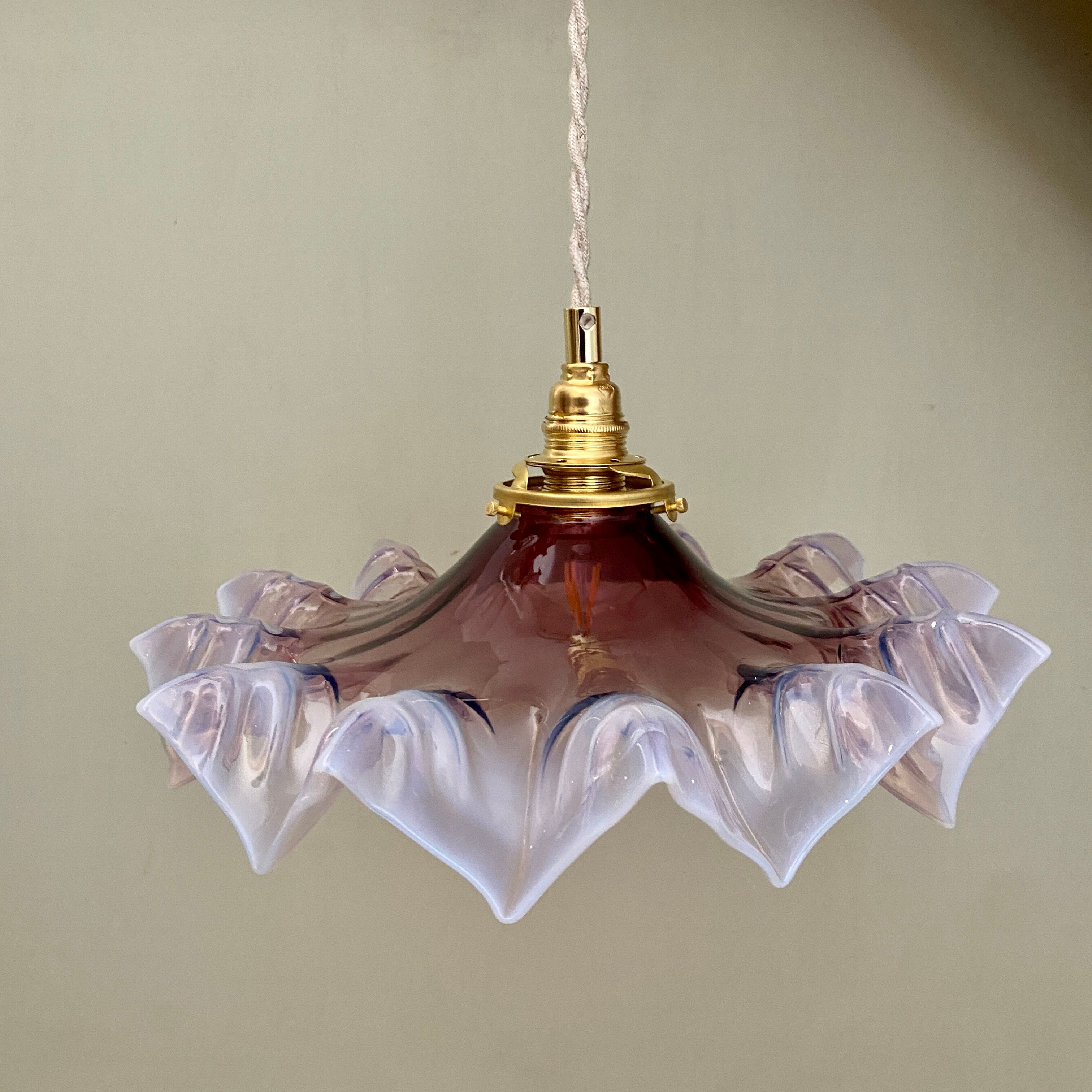 Vintage glass lampshade suspension