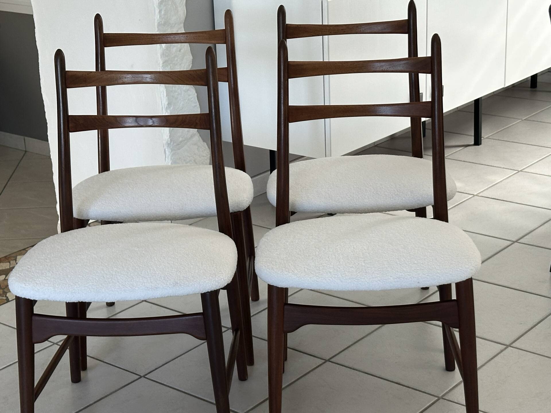 Suite 4 chaises Teck par Wilkhan pour Georg Leowald  Allemagne 1960