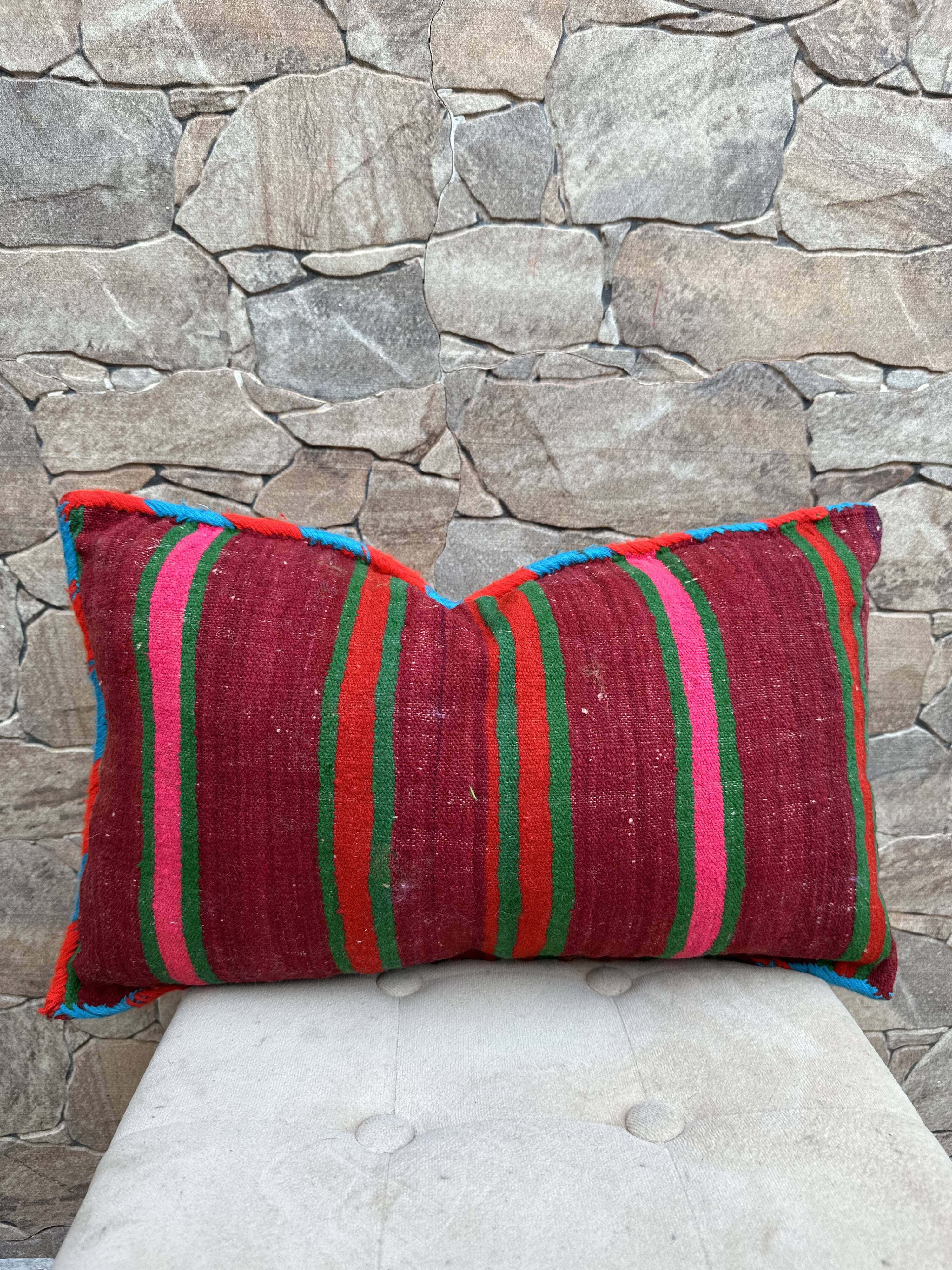 Coussin Kilim berbère vintage, Maroc