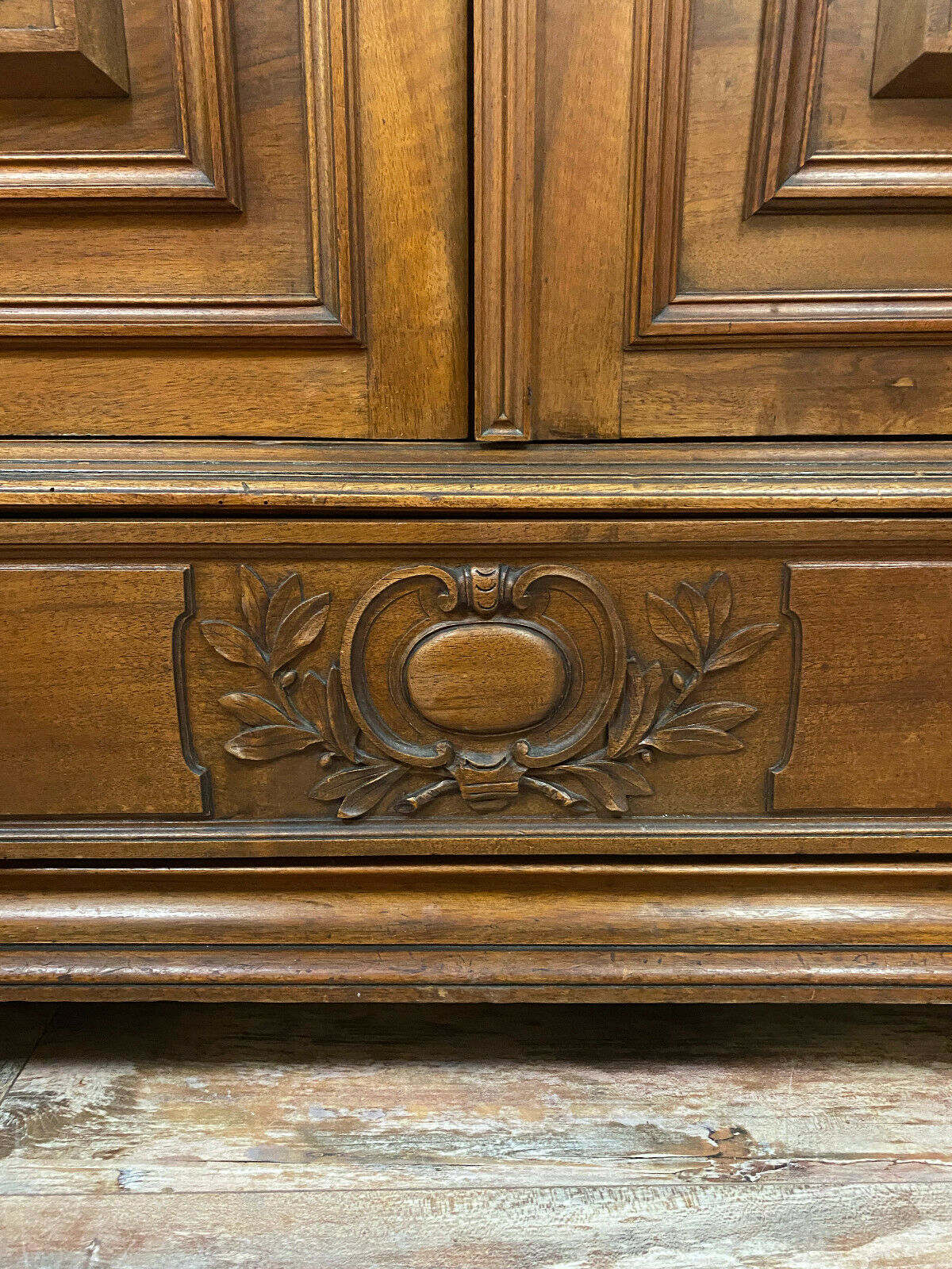 Gothic Renaissance library in solid walnut with columns around 1850