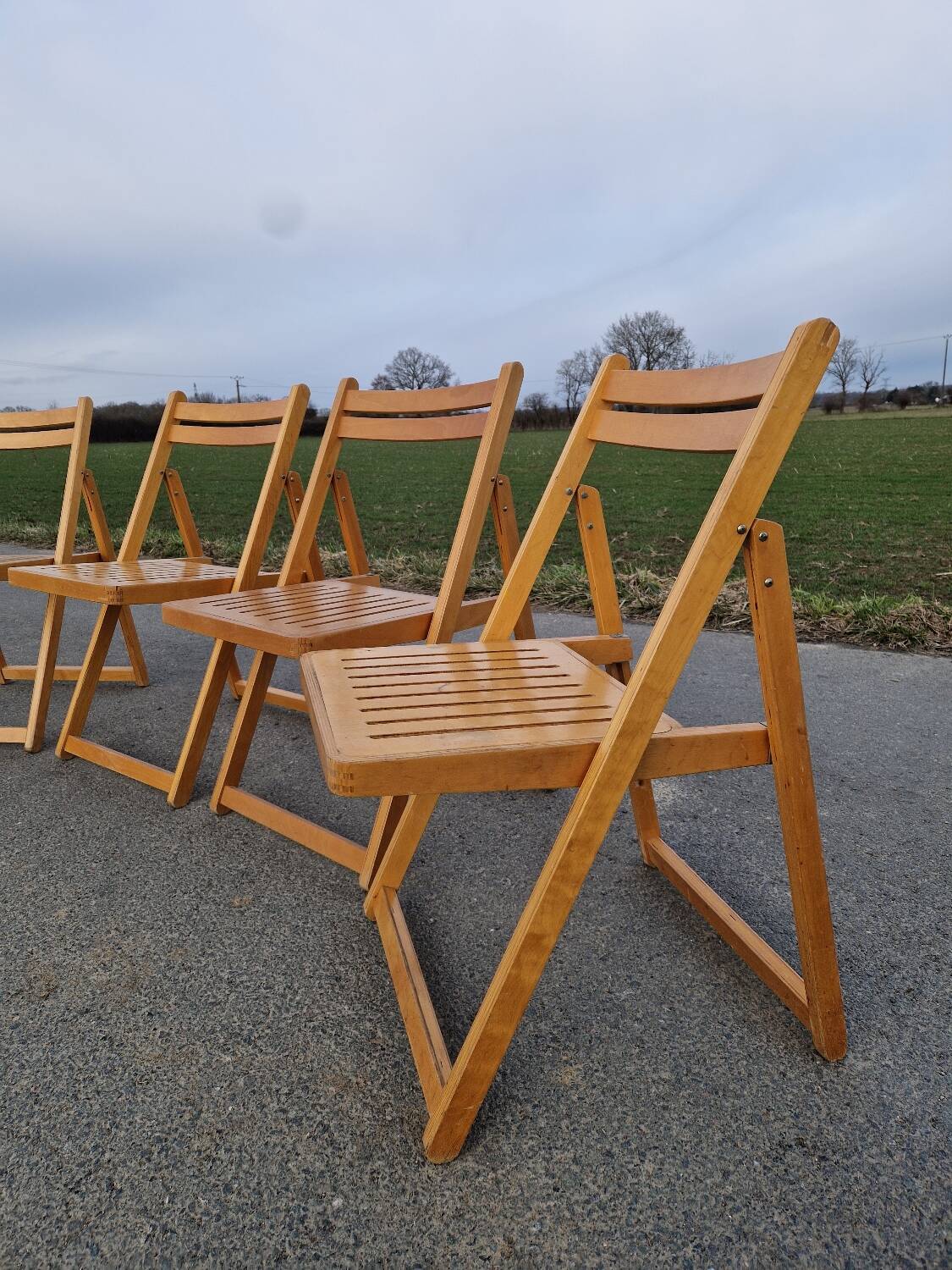 Set of 4 Folding Chairs in Wood and Plywood