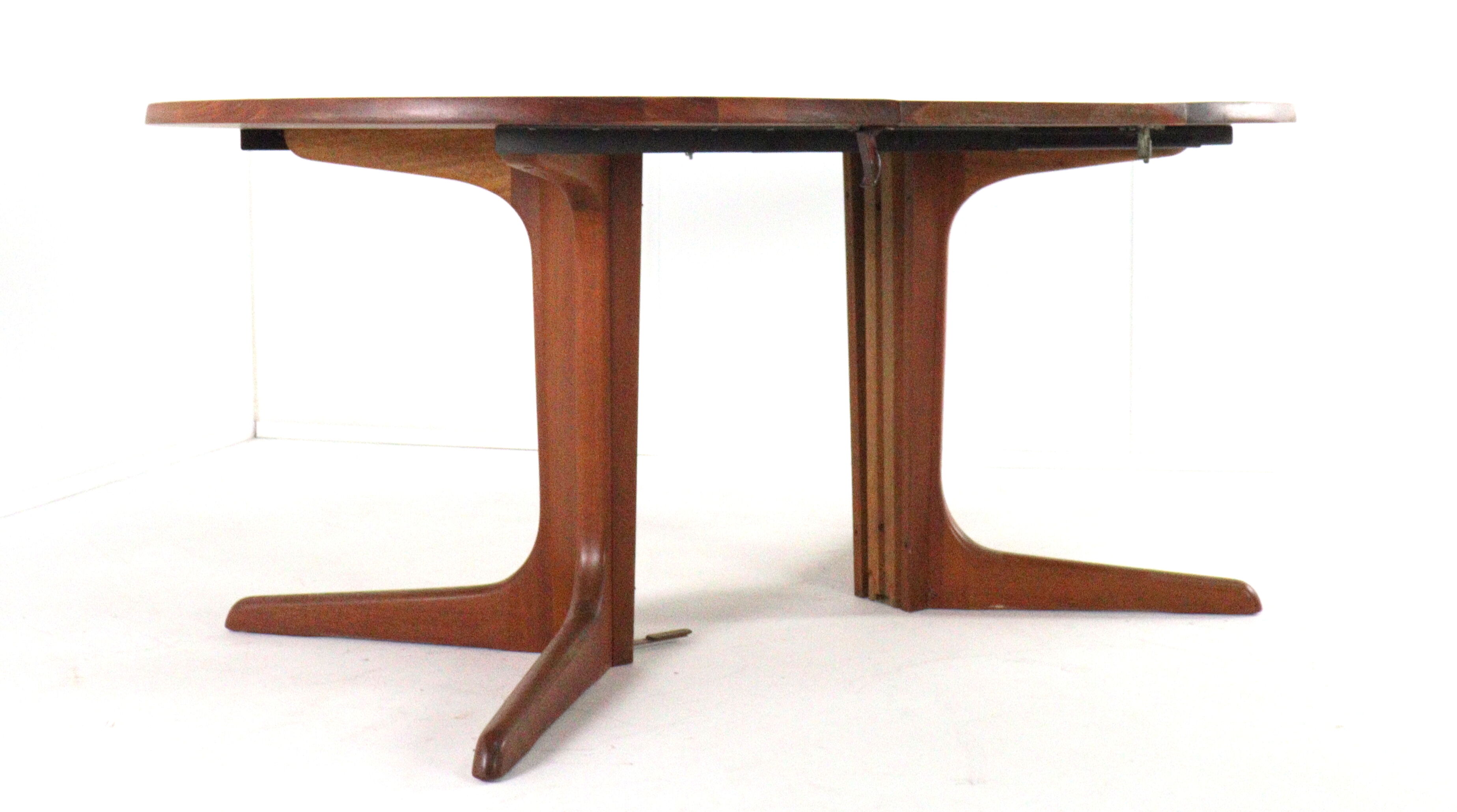 Round extendable teak dining table vintage - danish design