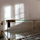 Table basse italienne Fabian verre, plexiglas et laiton, 1970-80