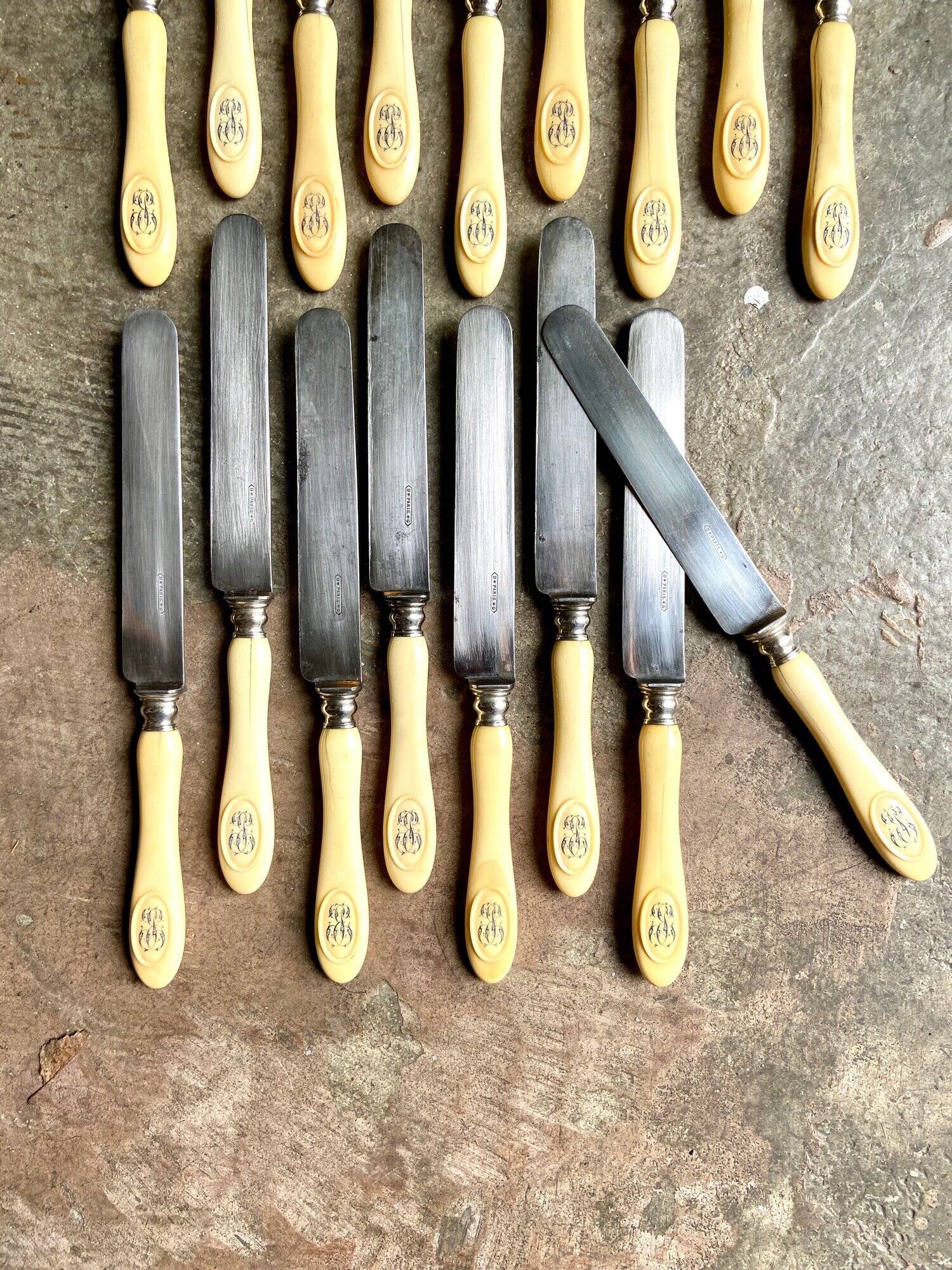 17 knives in steel, silver and monogrammed bone JE, late nineteenth century