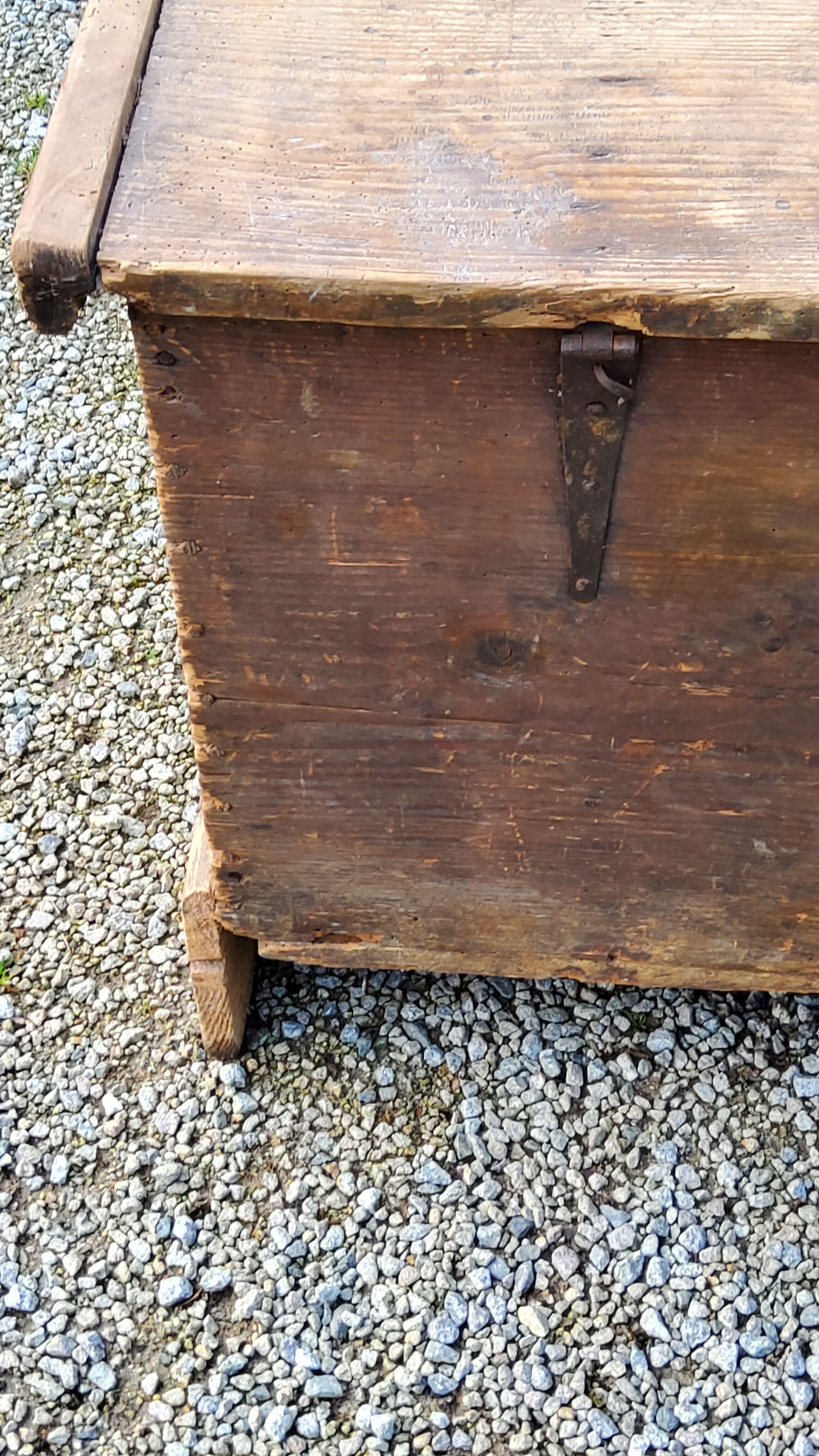 Alsatian polychrome wedding chest eighteenth -nineteenth century