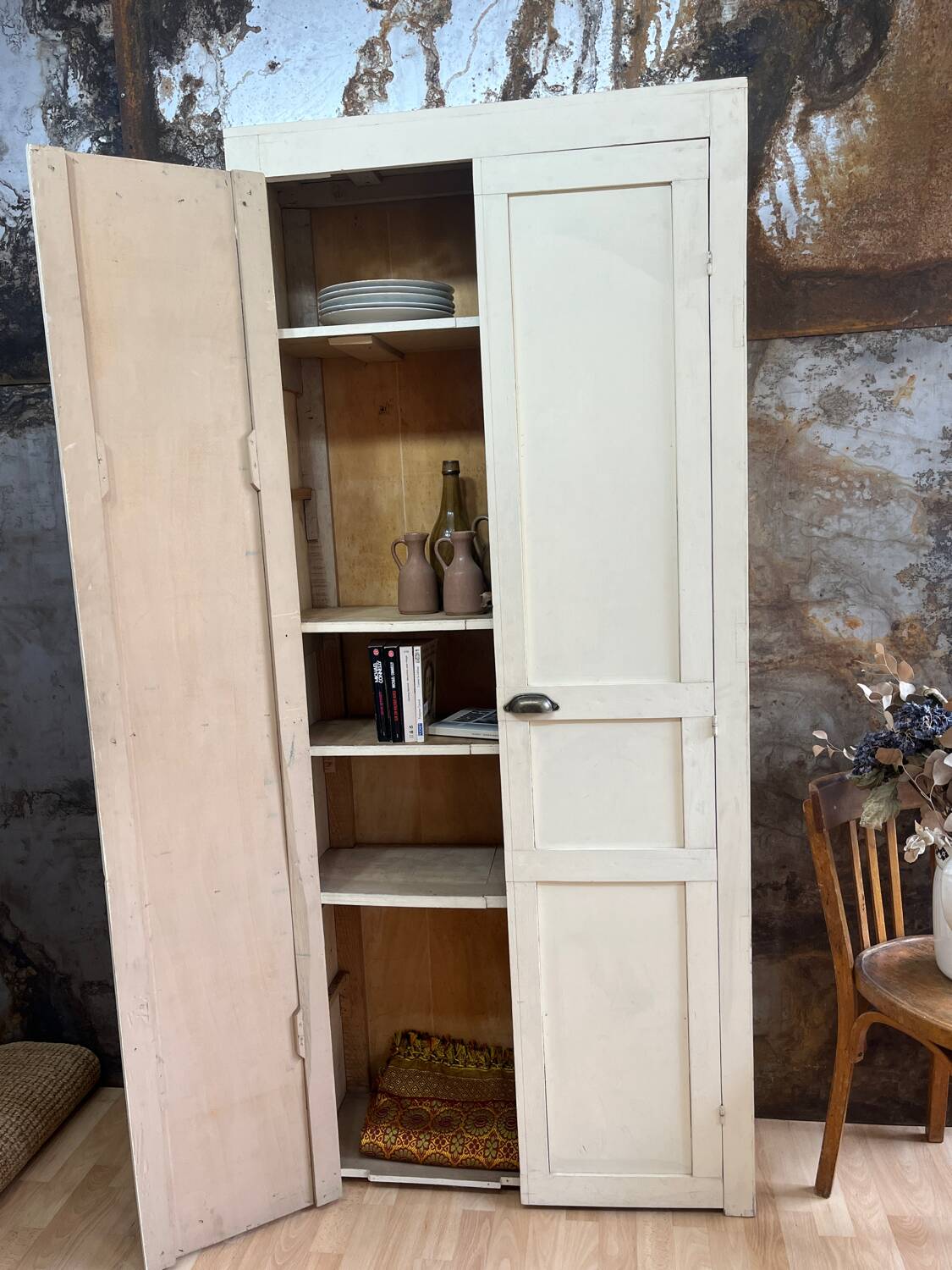 Parisian workshop cabinet