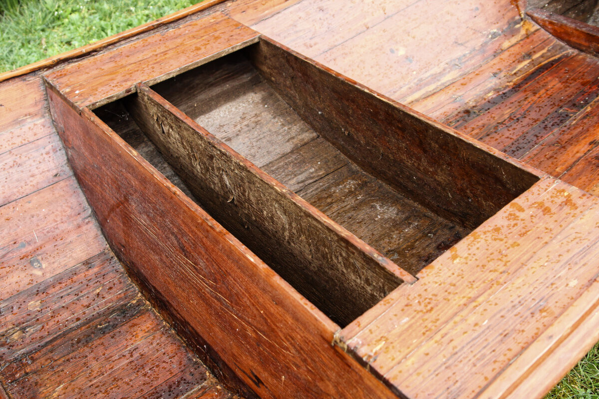 Ancient Picardy boat in solid wood