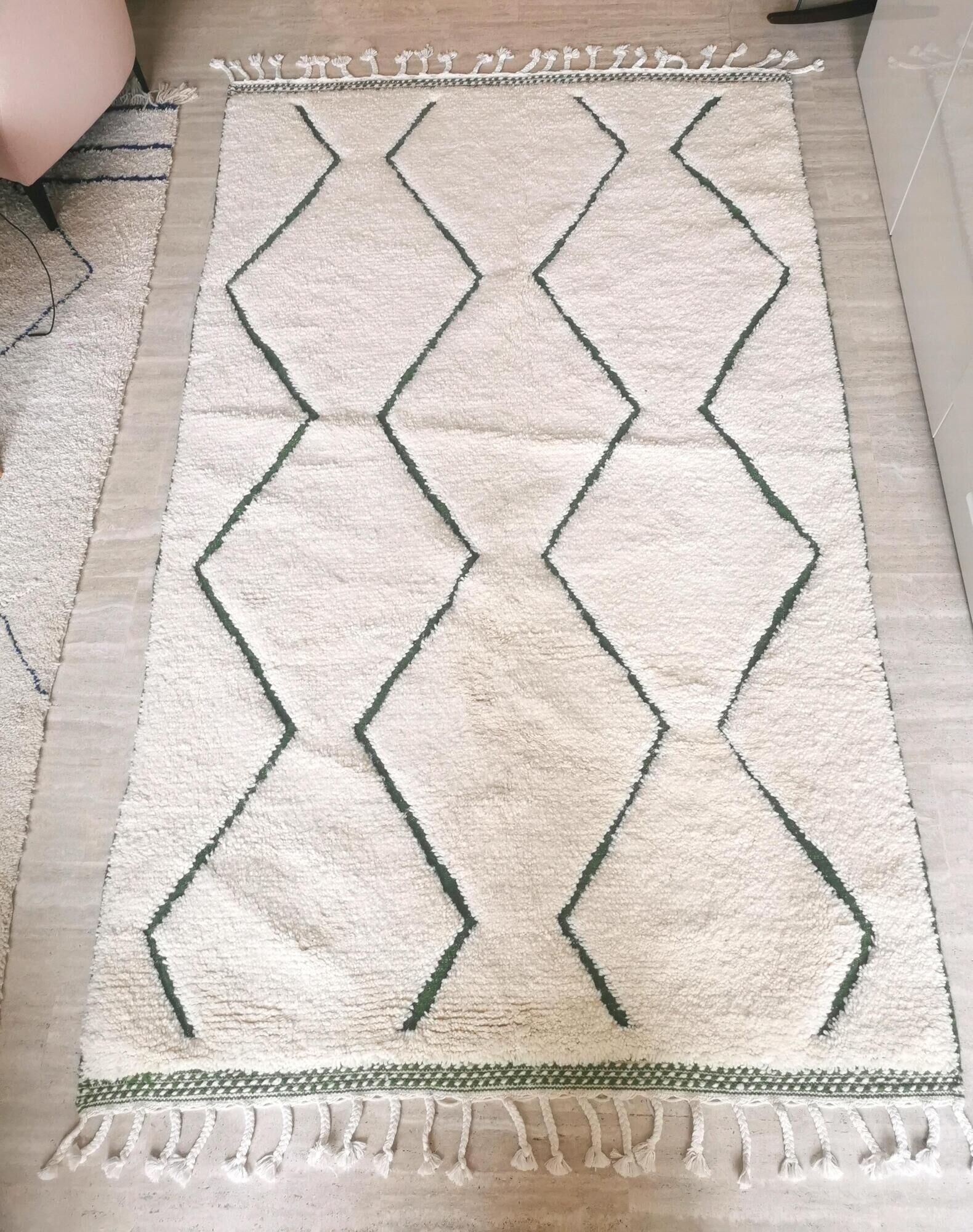 Magnificent Berber carpet Béni Ouarain green and white with diamonds and braided border