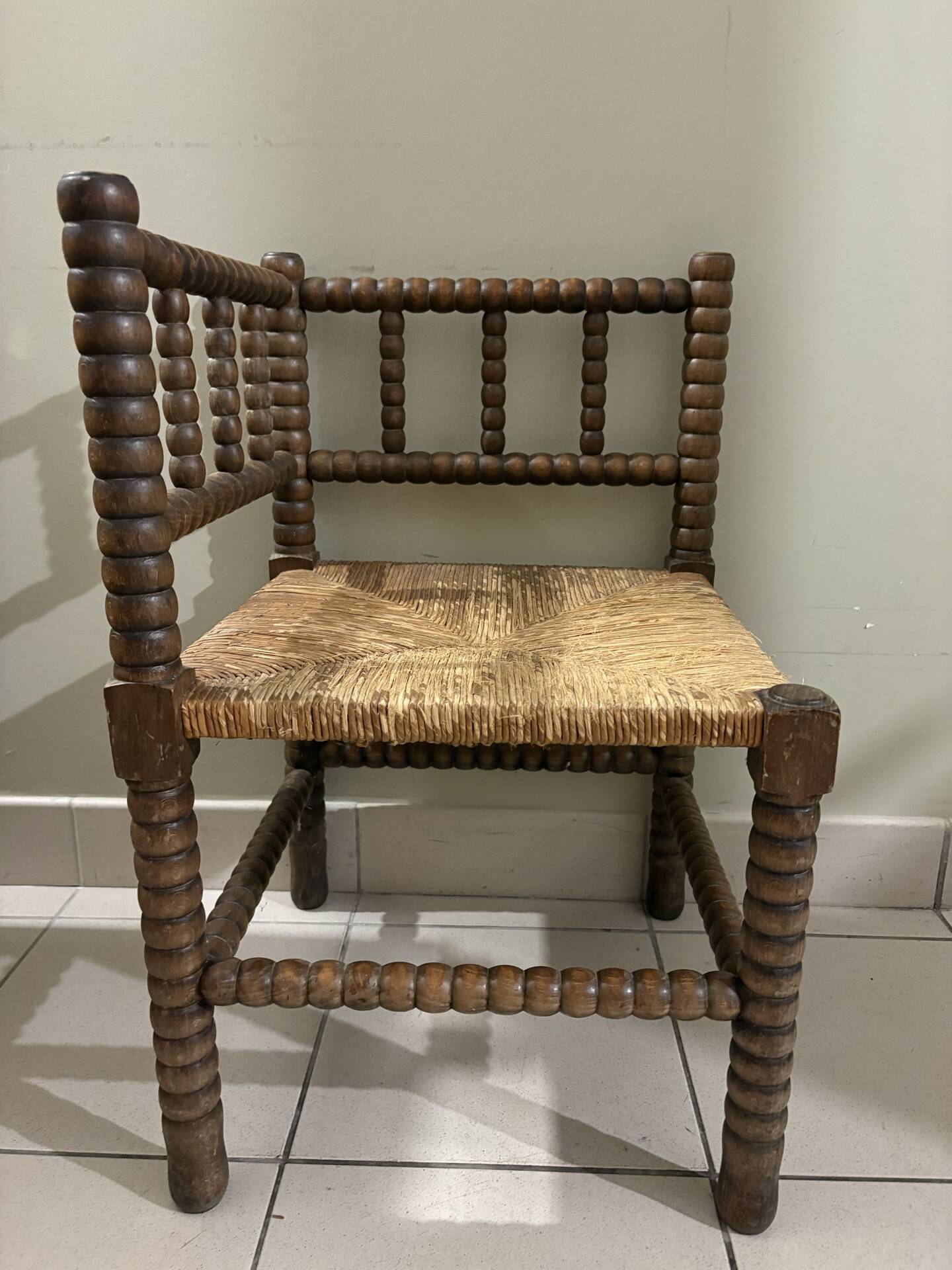 Chaise d’angle vintage en bois tourné