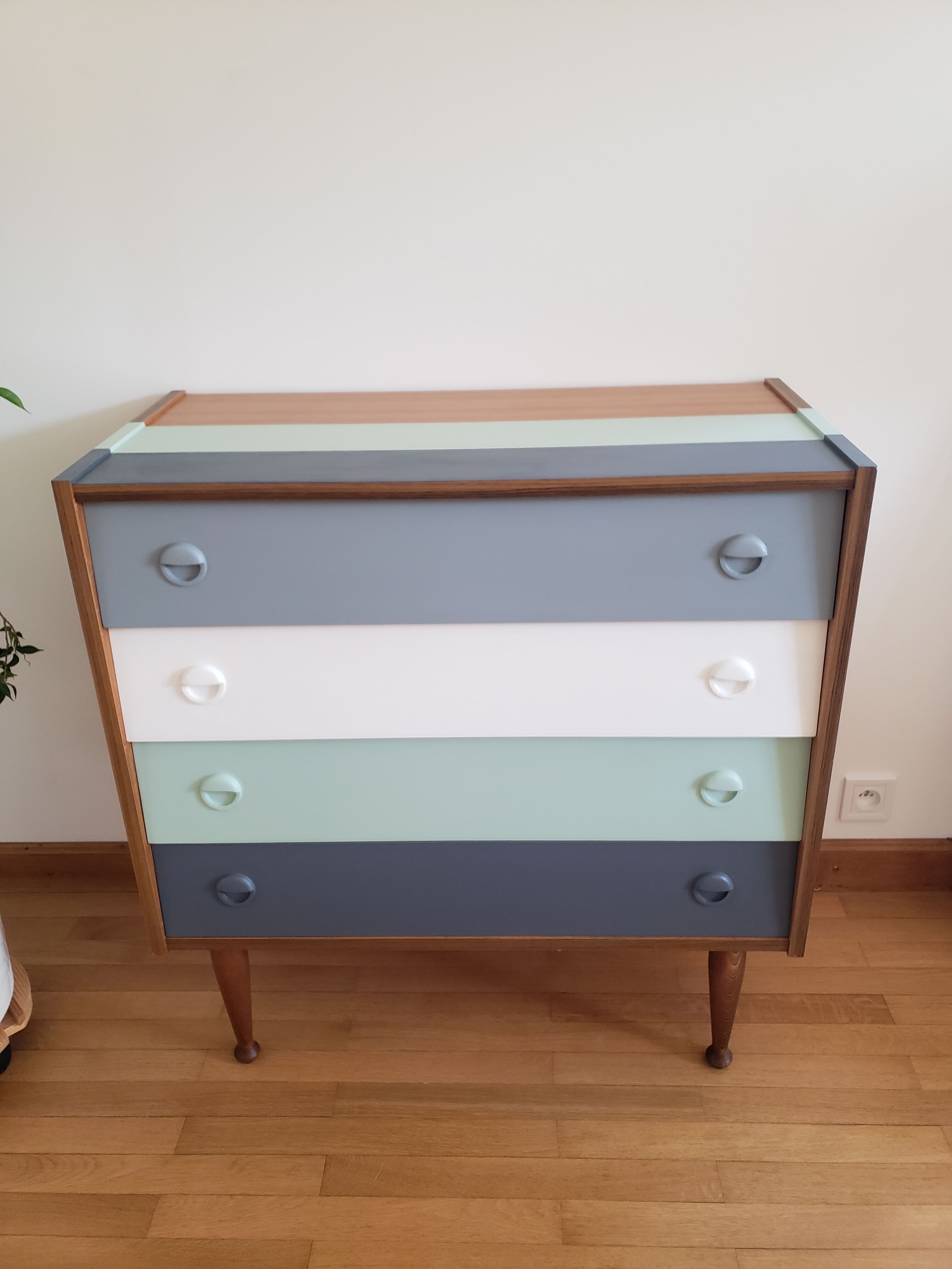 Dresser 60s restyled