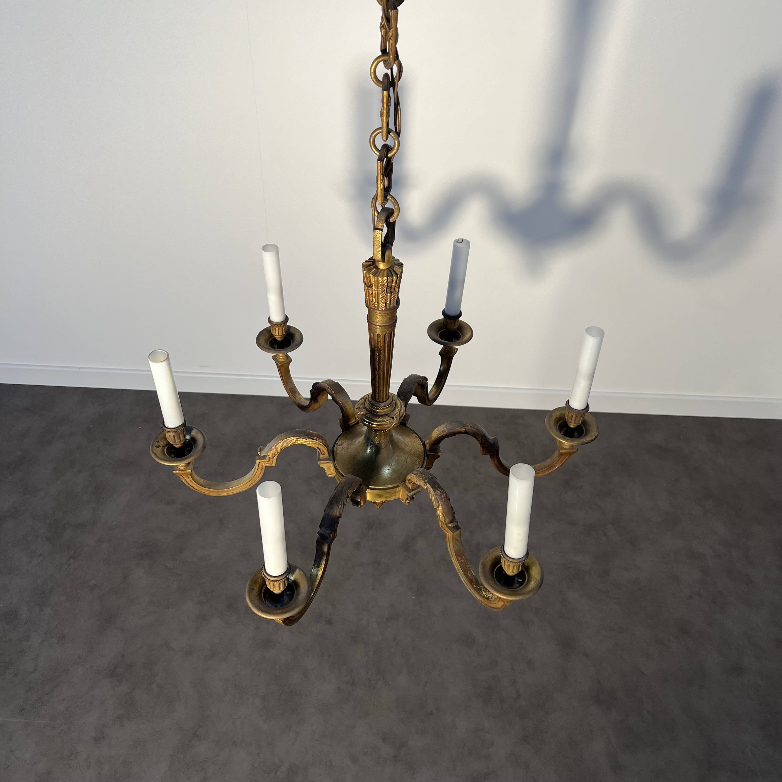 Important six-light chandelier in chiselled gilded bronze, Empire, 19th century