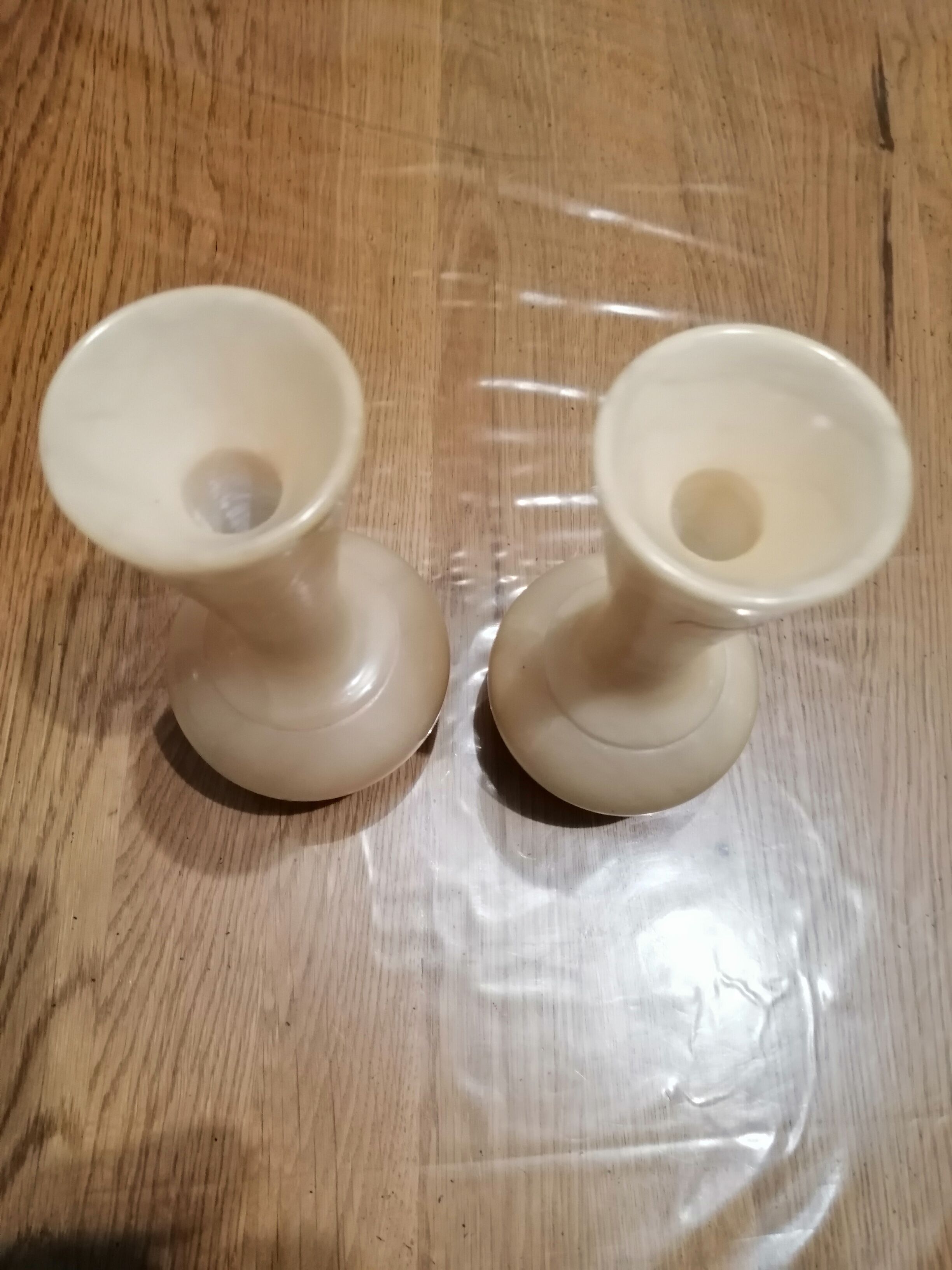 Pair of albatre vases